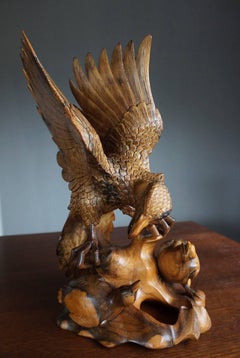 Sculpture d'oiseaux nourrissant des poussins en ébène de Macassar massif:: sculptée à la main et en excellent état