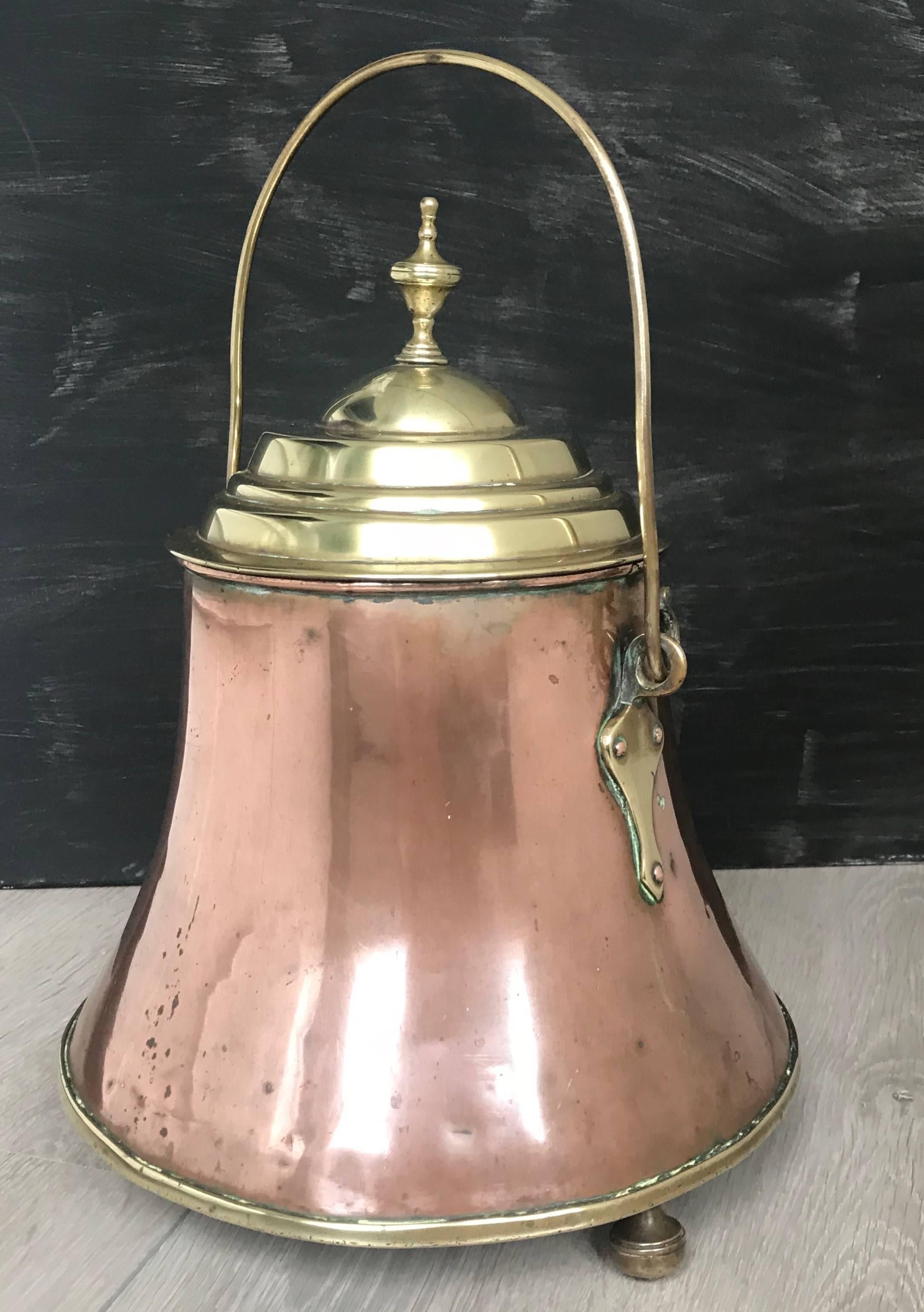 Antique Stylish Copper and Brass Coal Kettle, Fire Extinguisher Fire Place Decor In Excellent Condition In Lisse, NL
