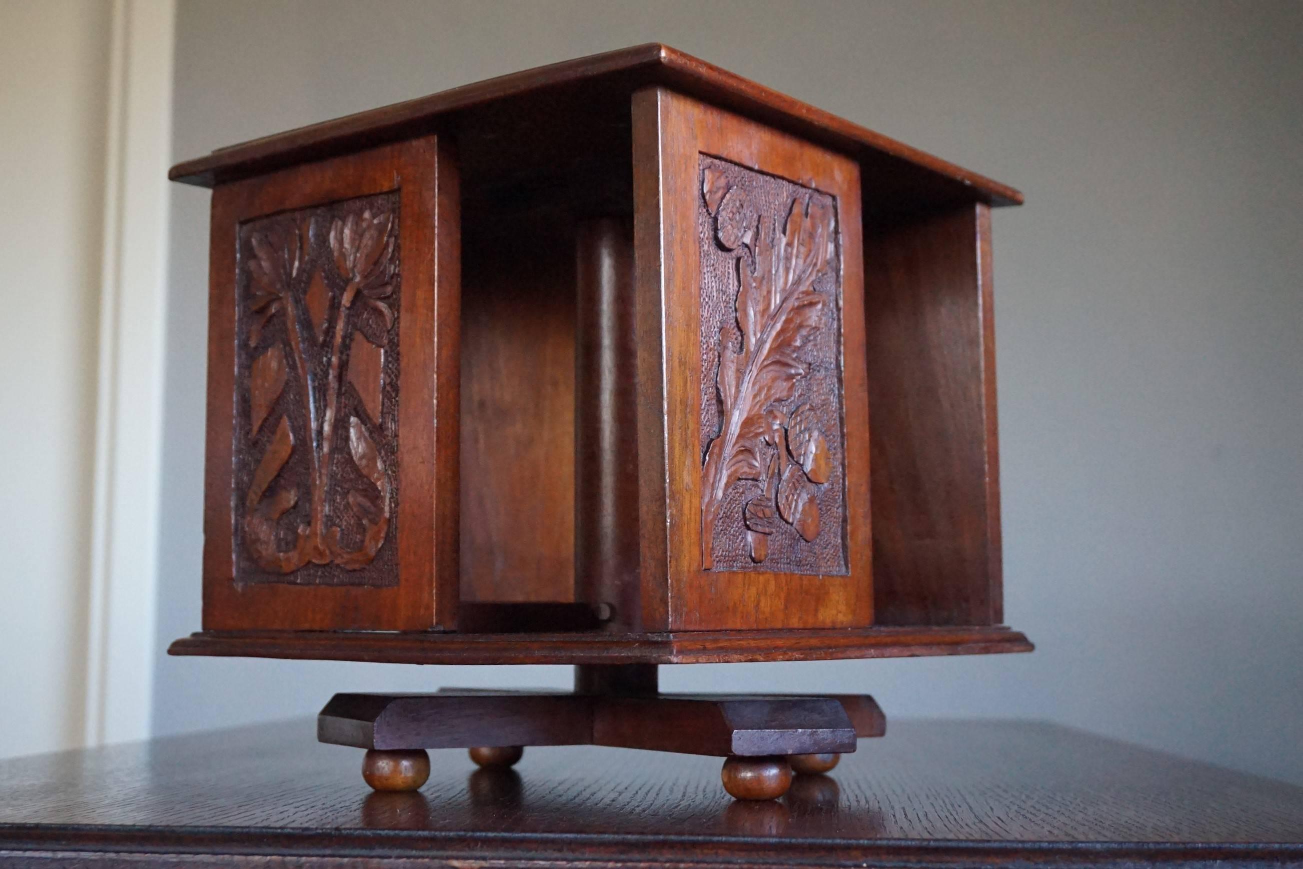 Hand-Carved Arts and Crafts Revolving Bookcase for Placing on a Table or Desk In Good Condition In Lisse, NL