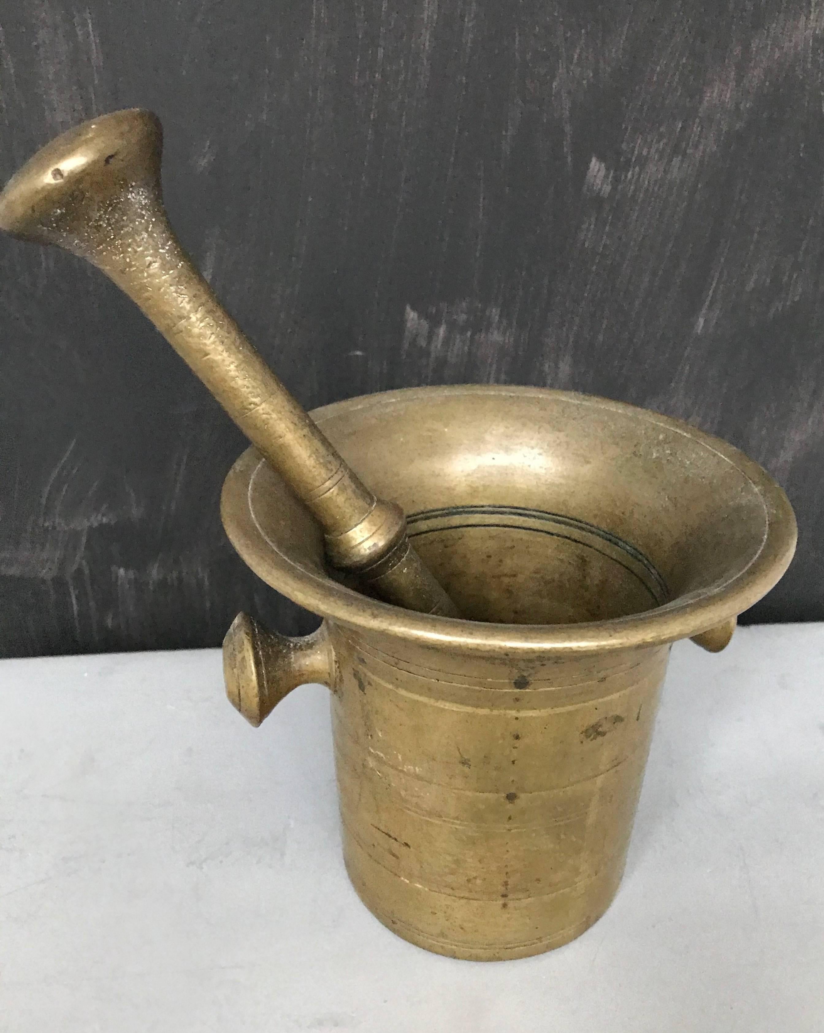 Antique Hand-Crafted Solid Bronze Mortar with Pestle and Great Original Patina For Sale 3