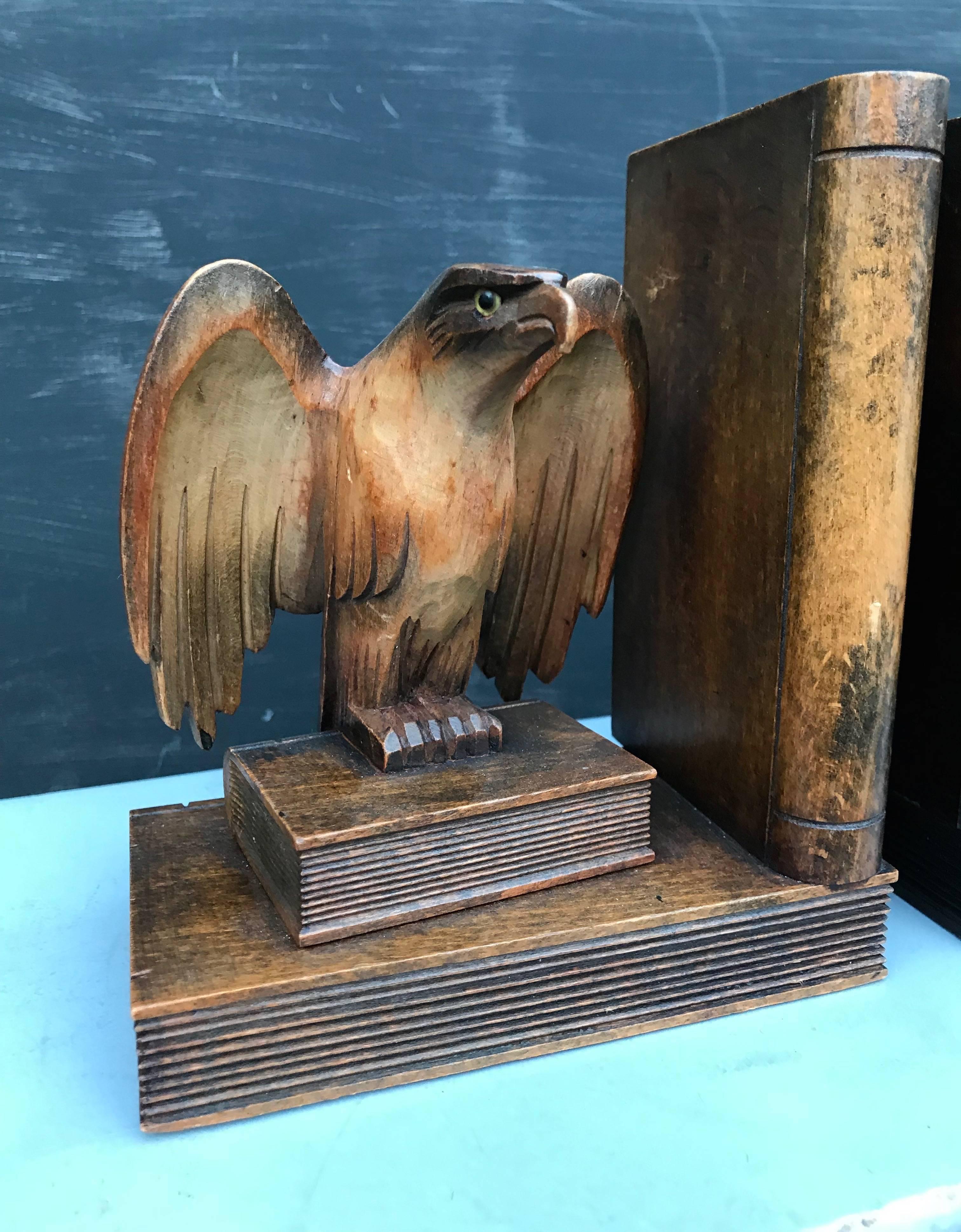 European Rare Early 1900s Hand-Carved Solid Wood Pair of Winged American Eagle Bookends