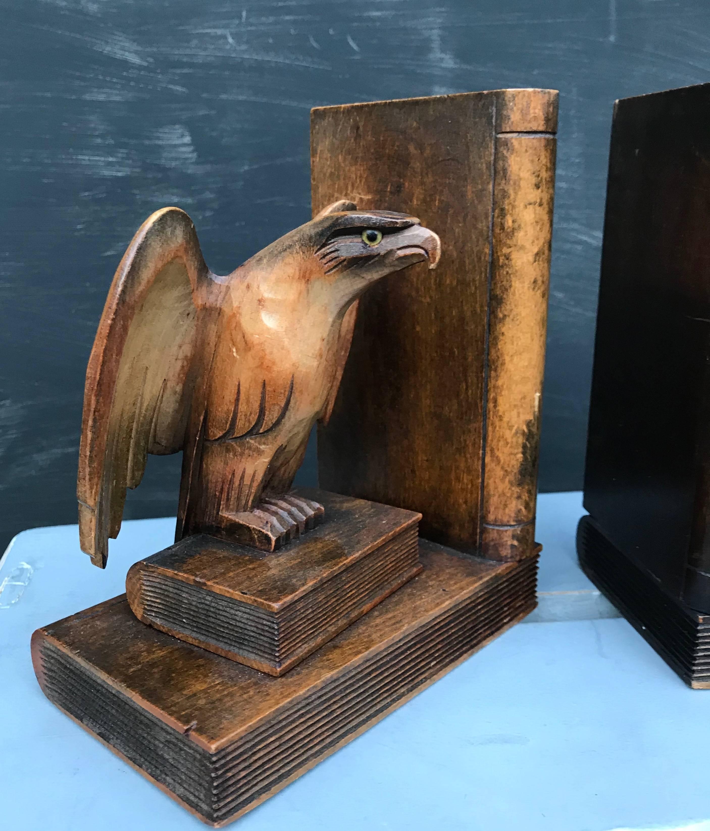 Rare Early 1900s Hand-Carved Solid Wood Pair of Winged American Eagle Bookends In Excellent Condition In Lisse, NL