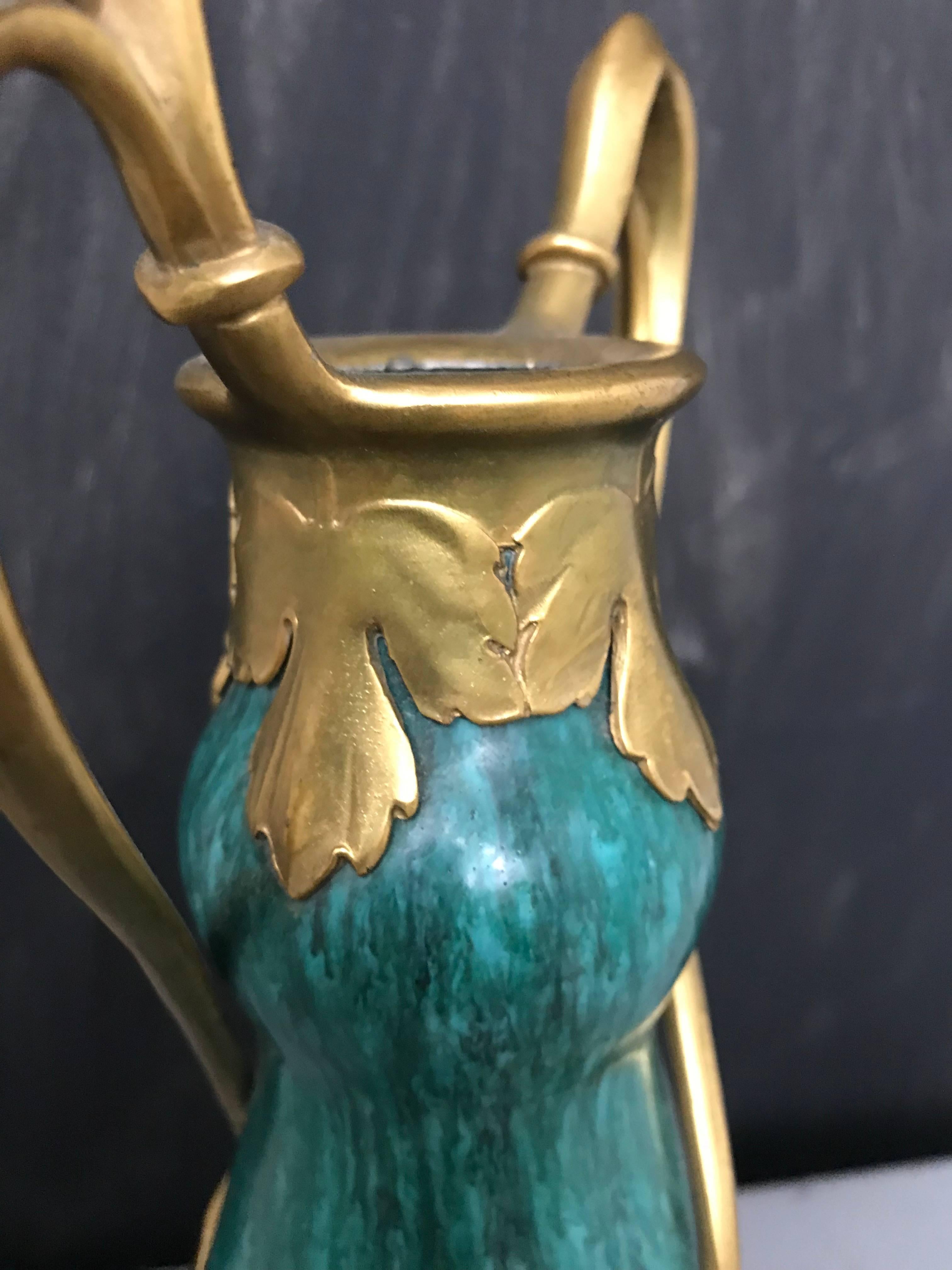 Remarquable vase Art Nouveau en céramique et bronze monté sur pied de style Victor Horta en vente 1