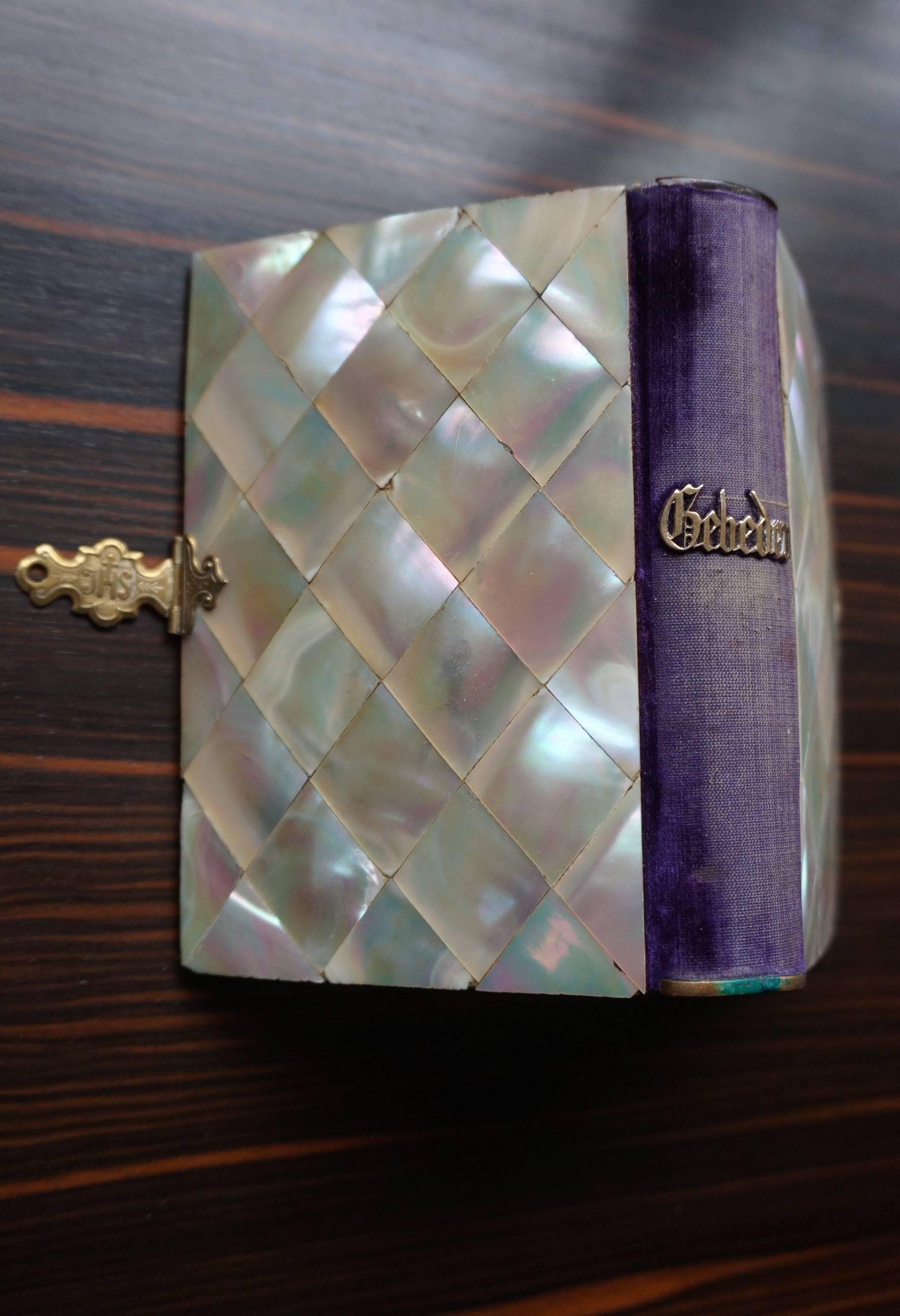 Mother-of-Pearl Book of Prayer with Ihs Embossed Brass Clasp and Gilt Pages 4