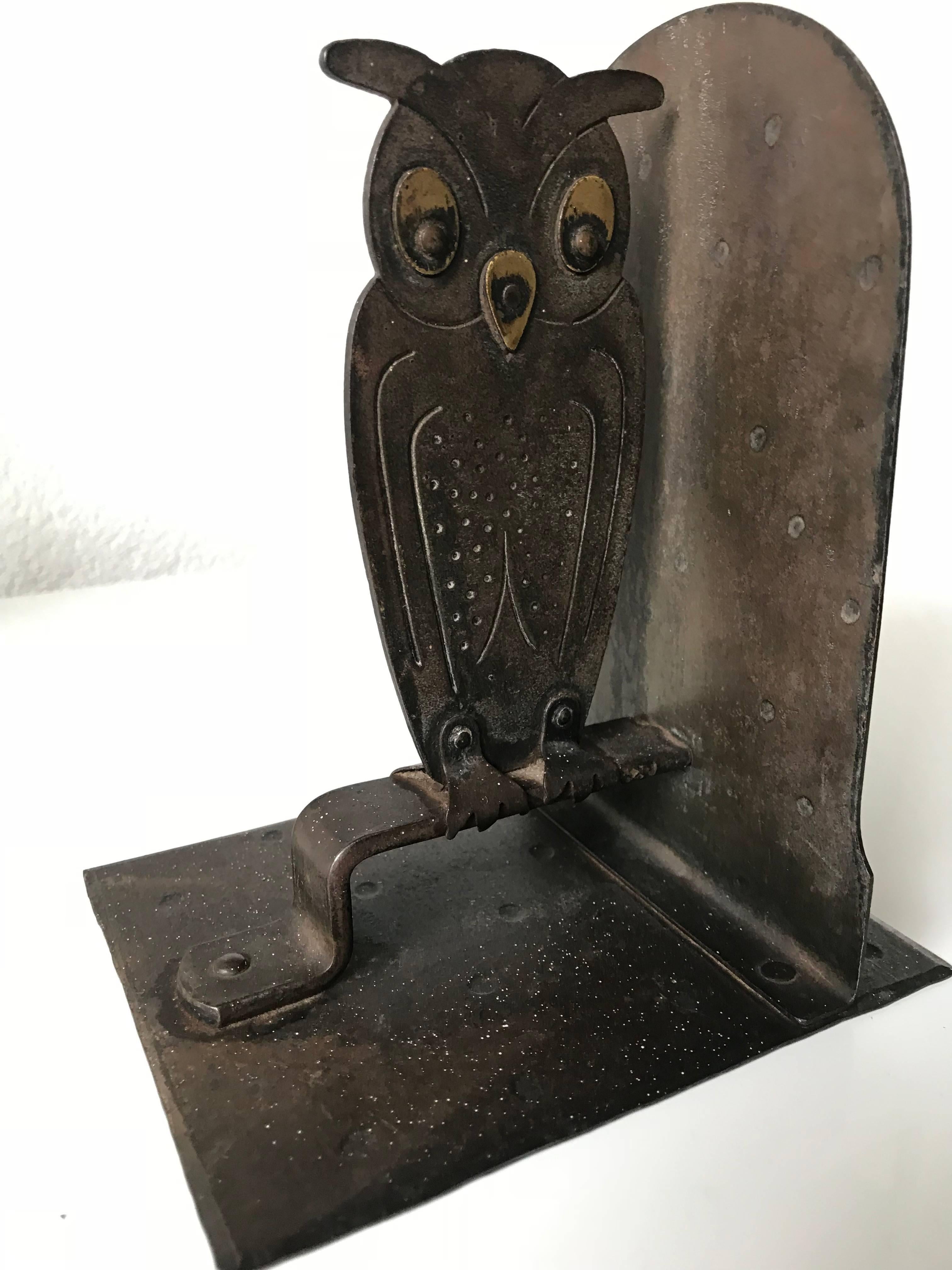 Patinated Vintage 1920s Hammered Metal Owl Bookend by Goberg, Hugo Berger, Germany
