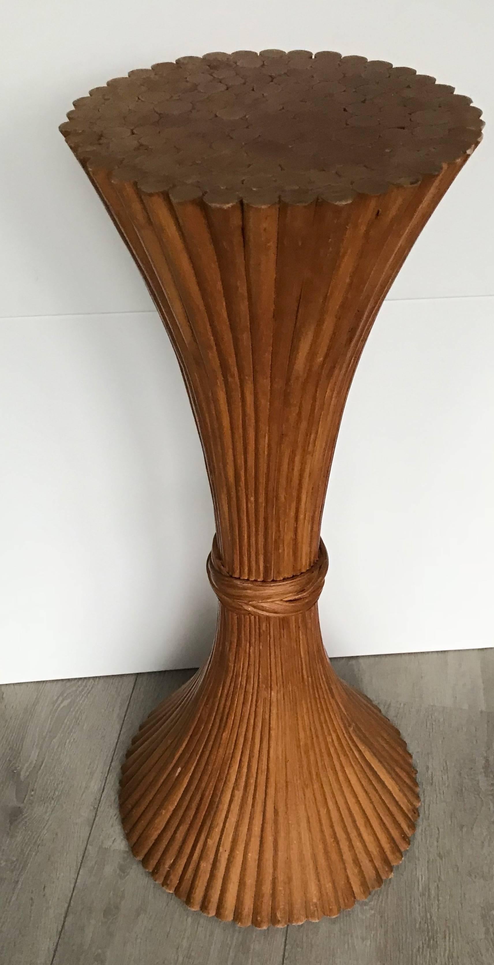 Rare Vintage Original McGuire Sheaf of Wheat Rattan Wood Pedestal Display Stand In Good Condition In Lisse, NL