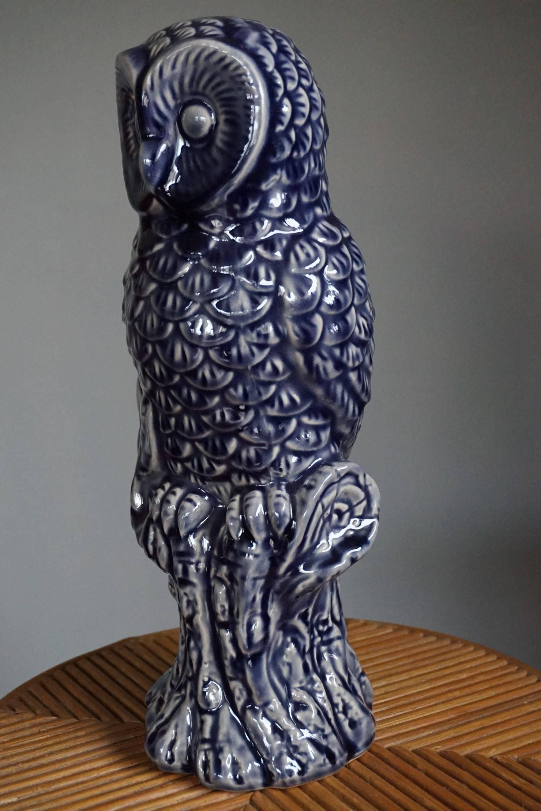 Seltene und mintfarbene lila glasierte Keramikvase-Skulptur einer Eule aus dem 20. Jahrhundert (Unbekannt) im Angebot