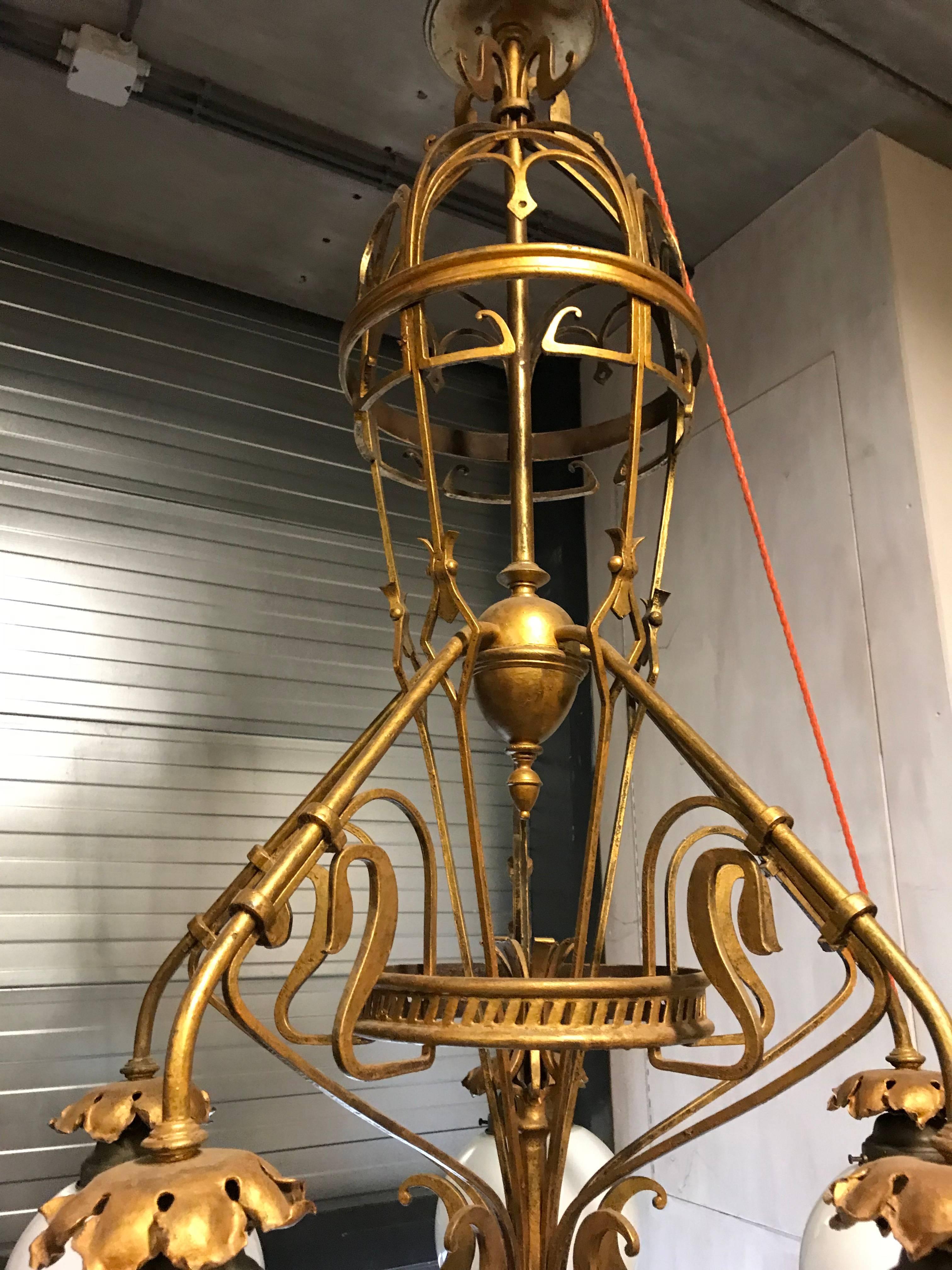 Large Art Nouveau Wrought Iron and Brass Chandelier Gustave Serrurier-Bovy Style In Good Condition In Lisse, NL