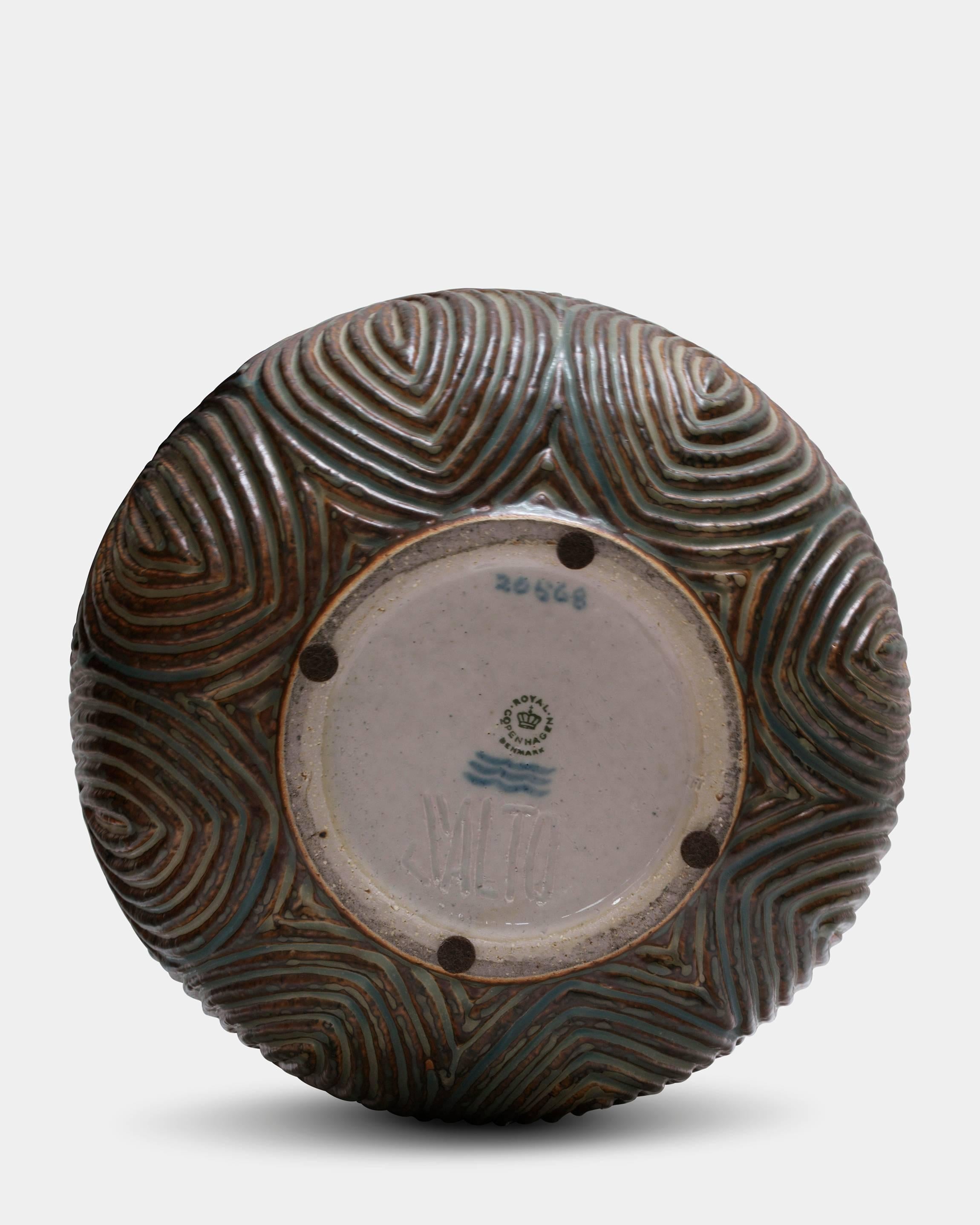 Scandinavian Modern Bowl by the danish ceramist Axel Salto for Royal Copenhagen For Sale