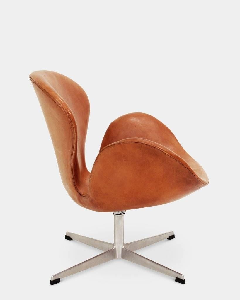 Scandinavian Modern Swan Chair by Arne Jacobsen