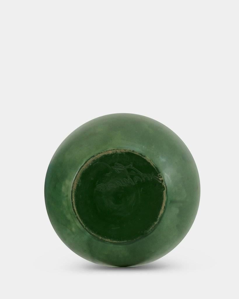 Kähler:
Stoneware vase decorated in green glaze.

Signed HAK Danmark.