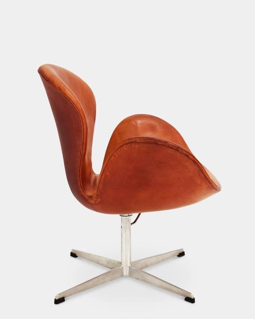 Scandinavian Modern Swan Chair by Arne Jacobsen