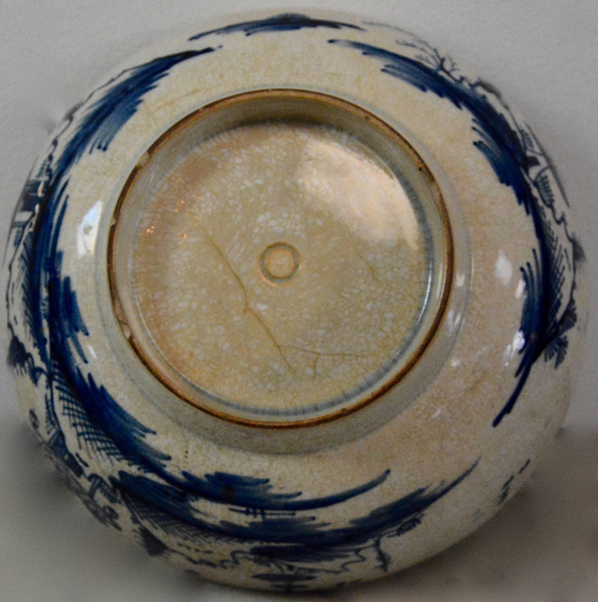 Late 18th Century Chinese Export Porcelain Bowl For Sale