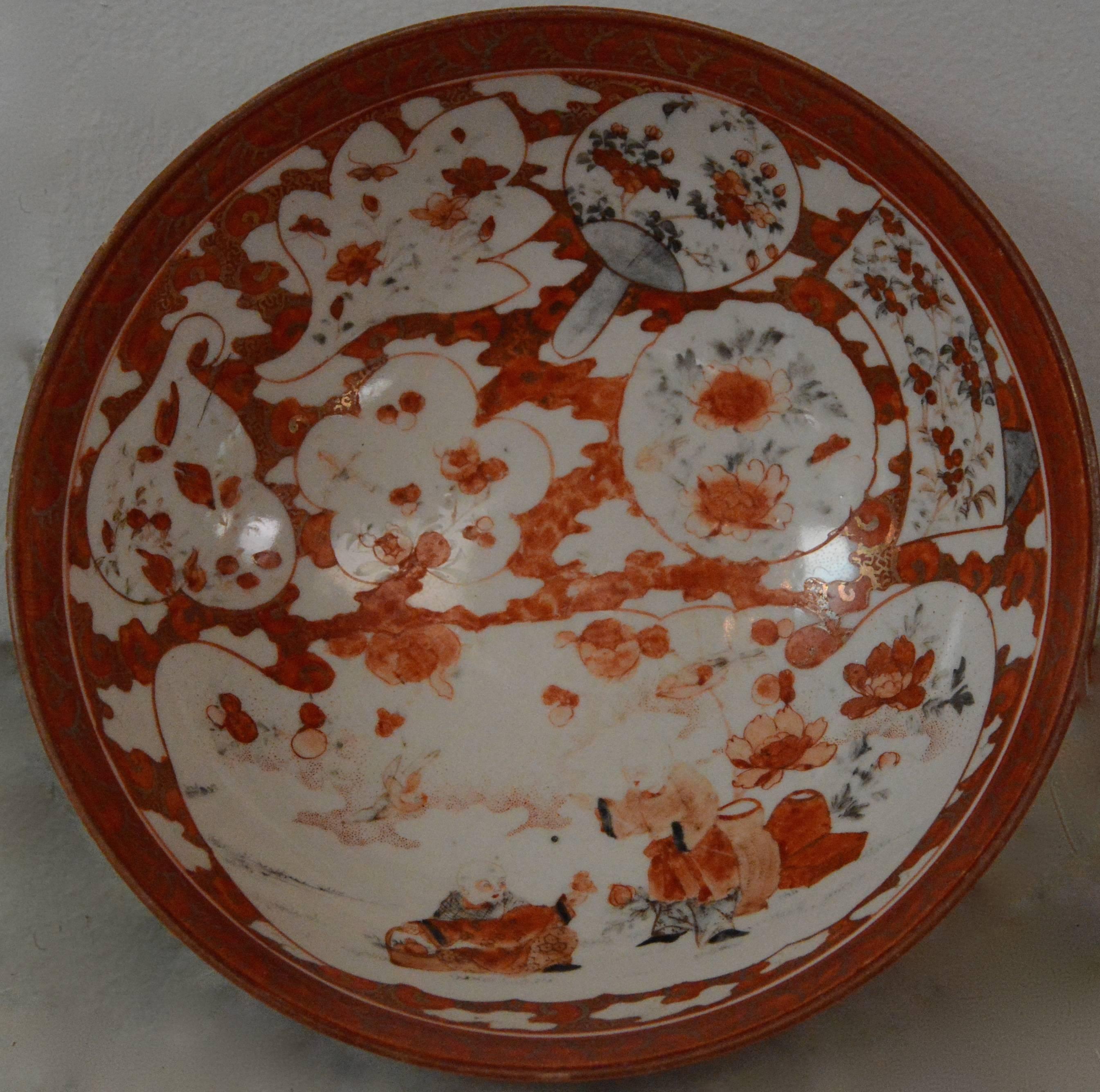 Chinese Asian Bowl with Floral Motif For Sale