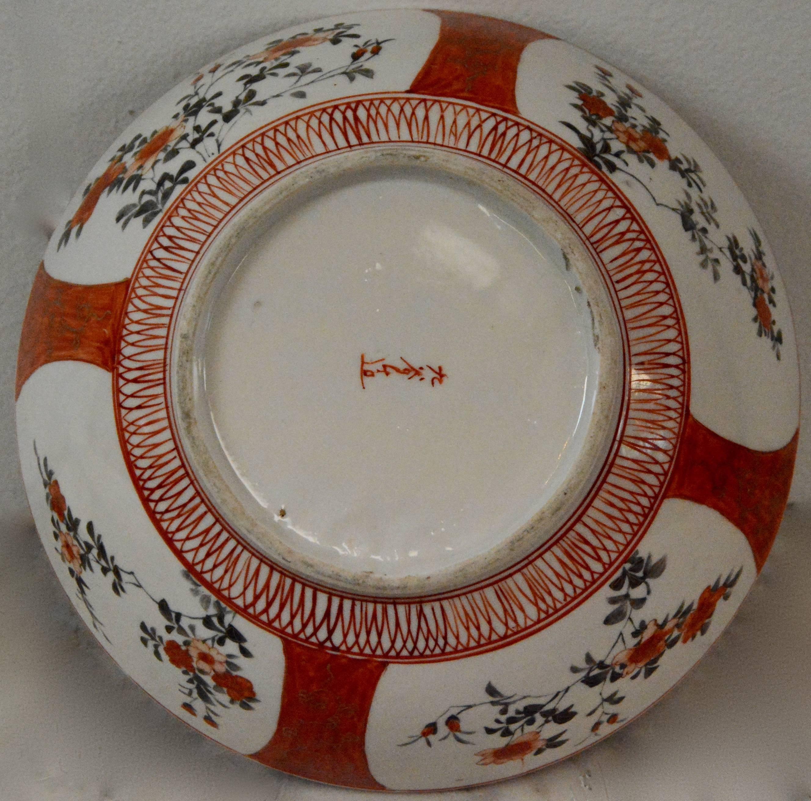 Asian Bowl with Floral Motif In Fair Condition For Sale In Cookeville, TN