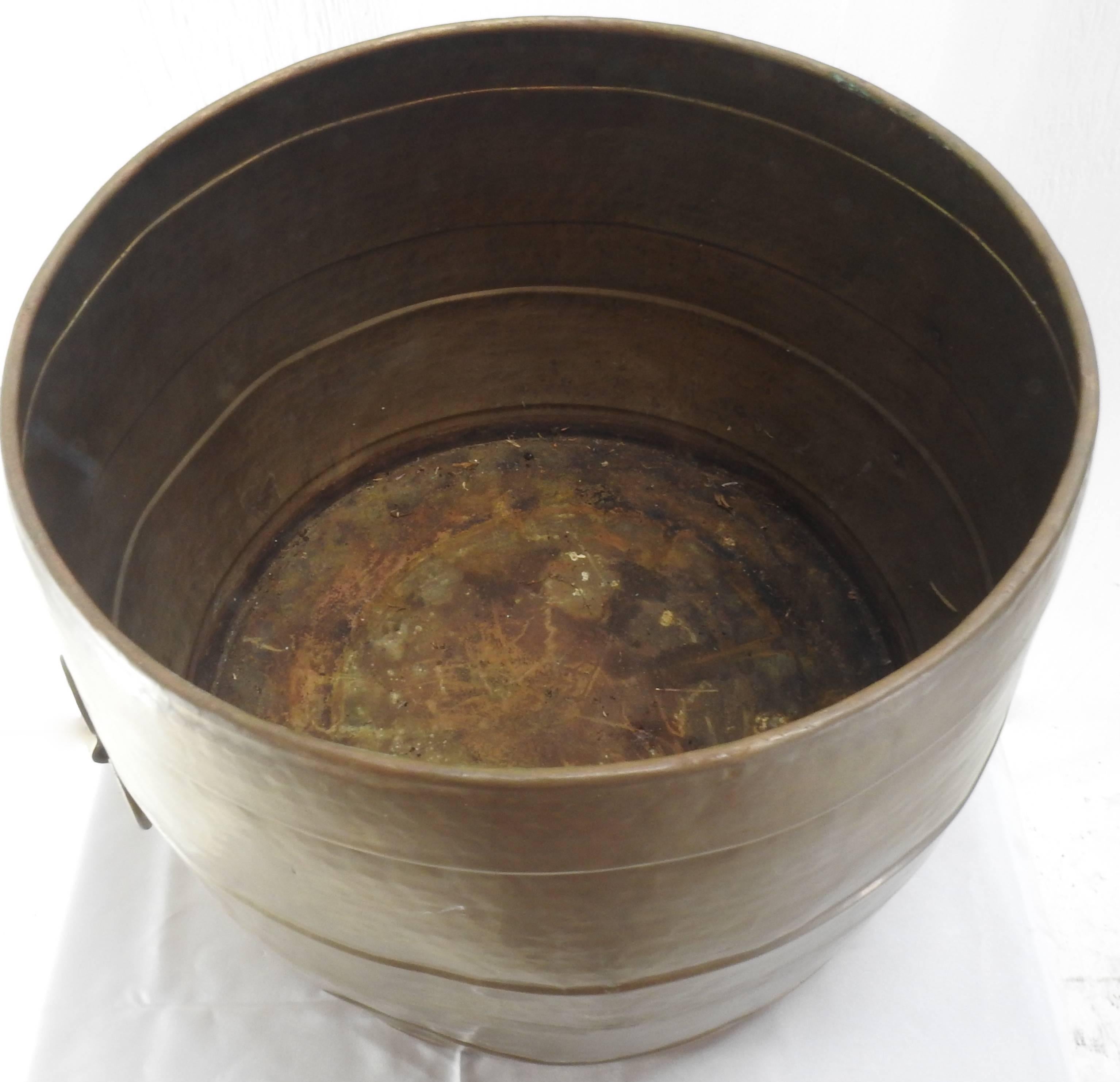 Large Brass Planter Bucket Barrel Cachepot In Good Condition In Cookeville, TN