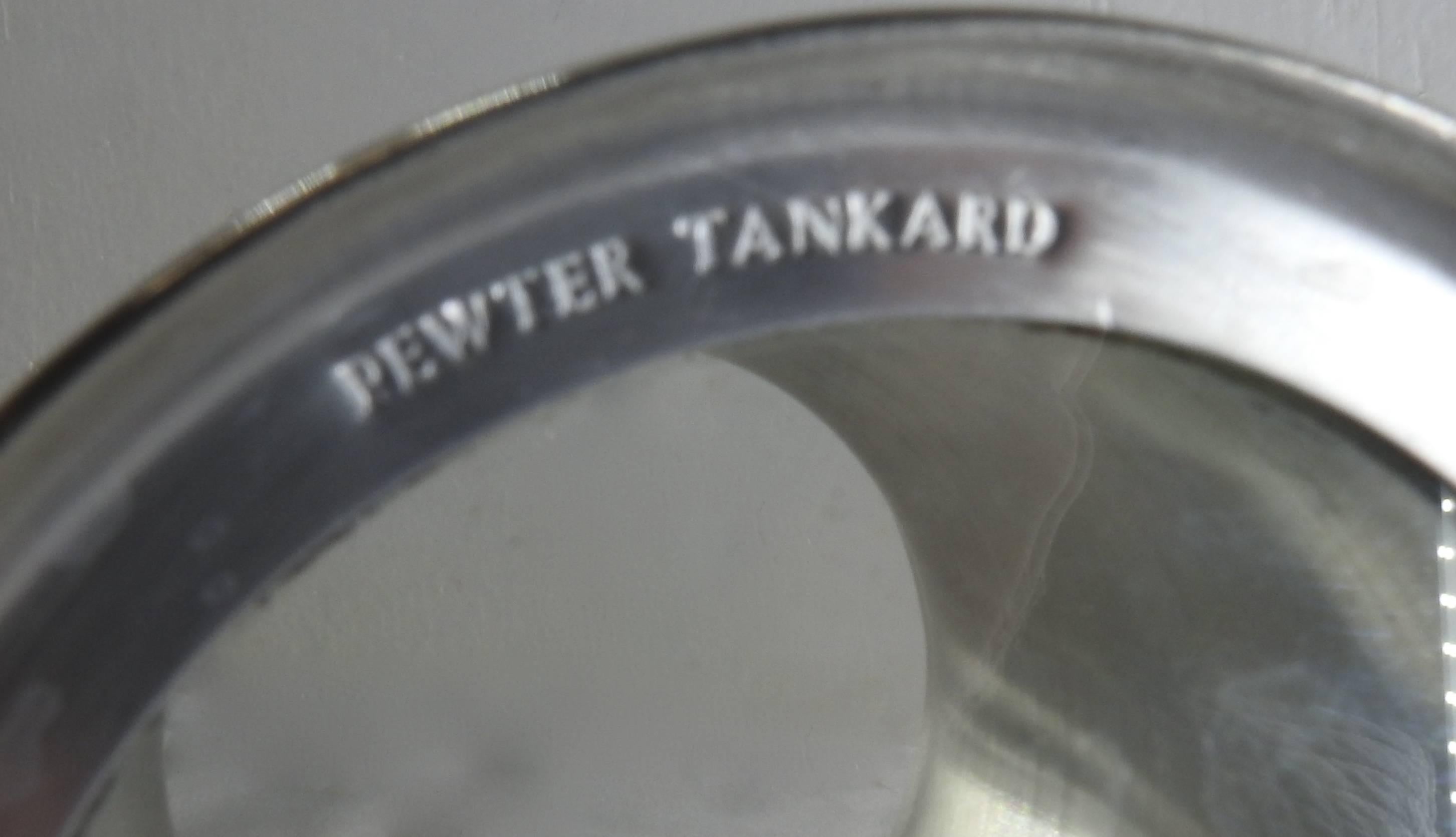 Sheffield England Classic Engraved Pewter Tankard In Good Condition For Sale In Cookeville, TN