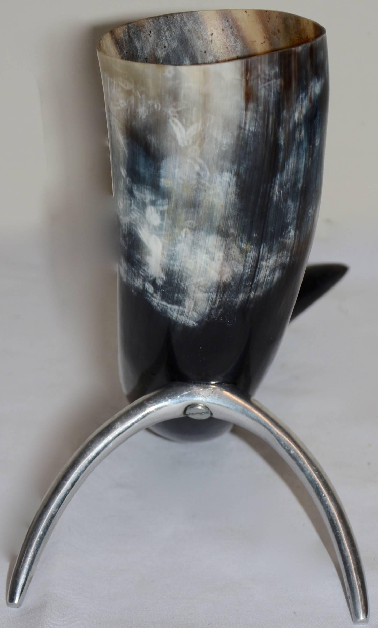 American Classical Buffalo Horn on a Stand Home Decor For Sale