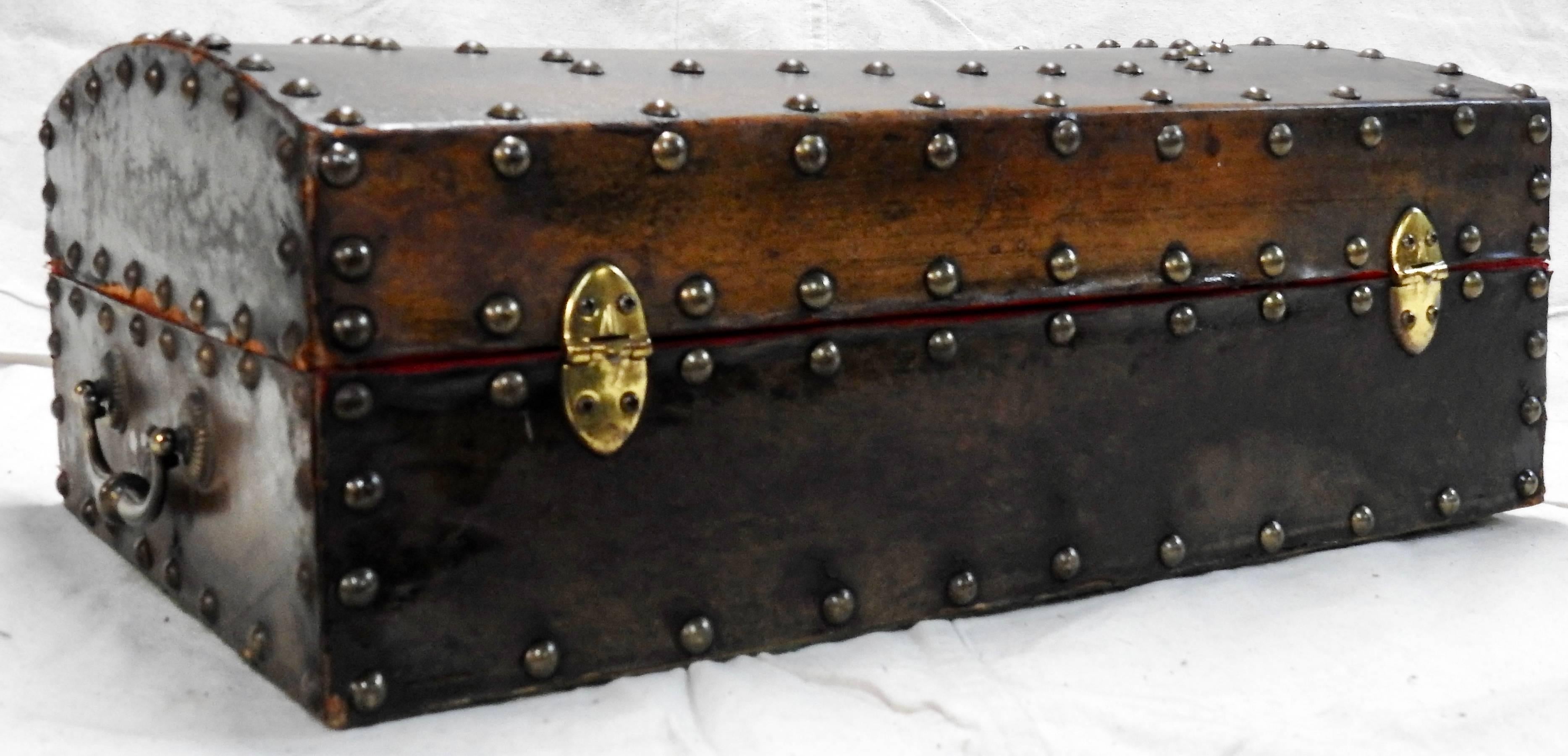 British Late 19th Century Leather Box with Hammered Bronze Tacks For Sale