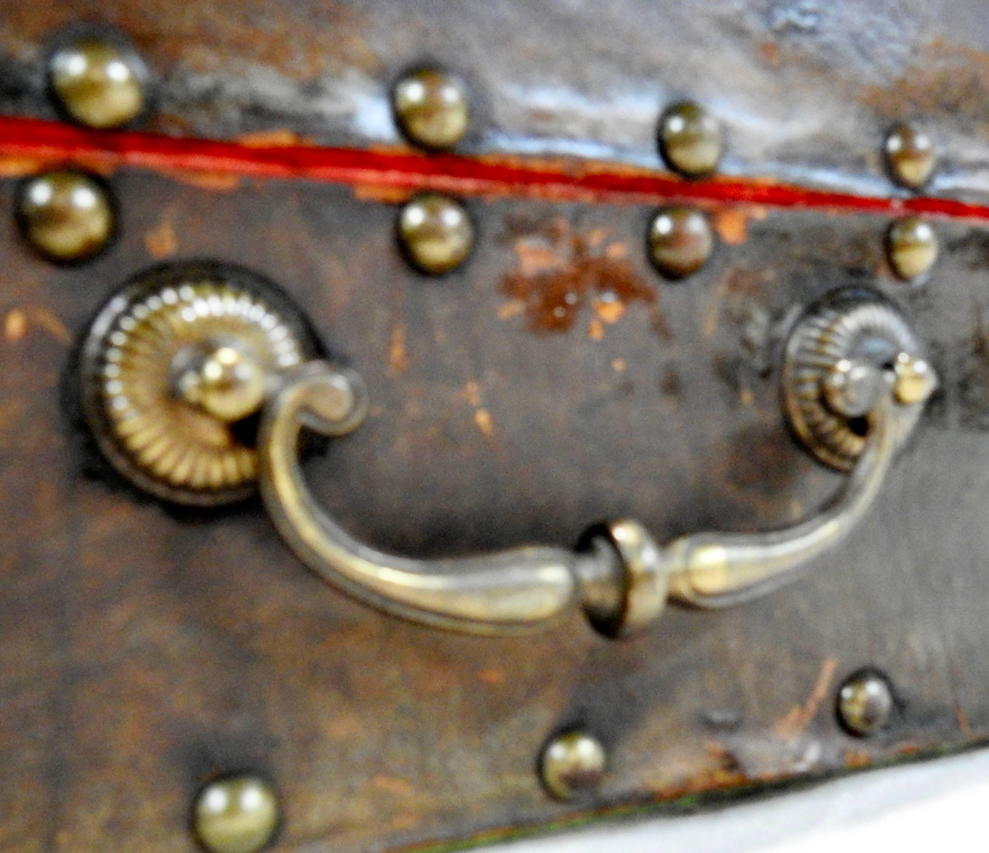 Late 19th Century Leather Box with Hammered Bronze Tacks For Sale 3