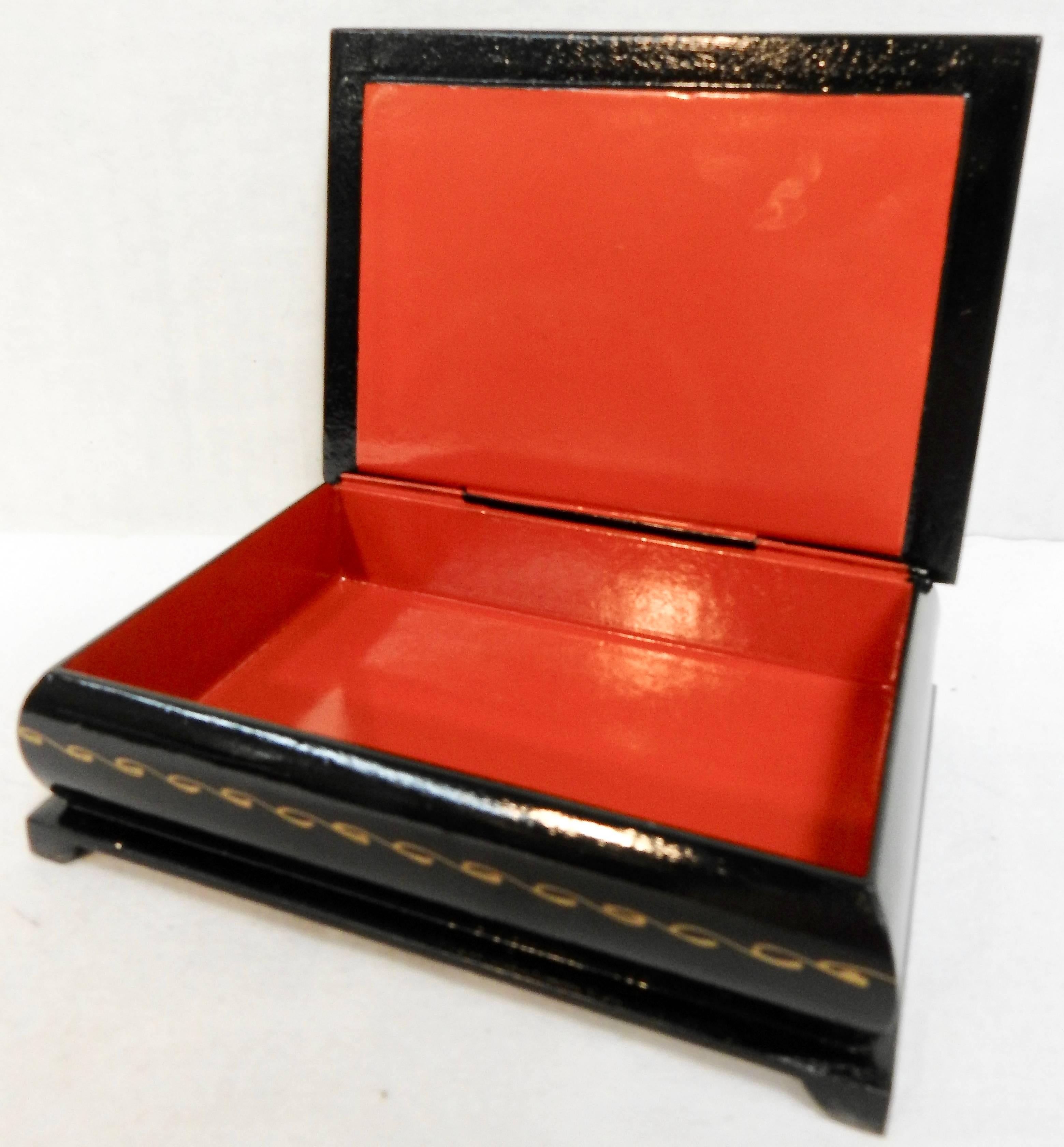 20th Century Waterfront at the Kremlin on a Russian Lacquer Box For Sale