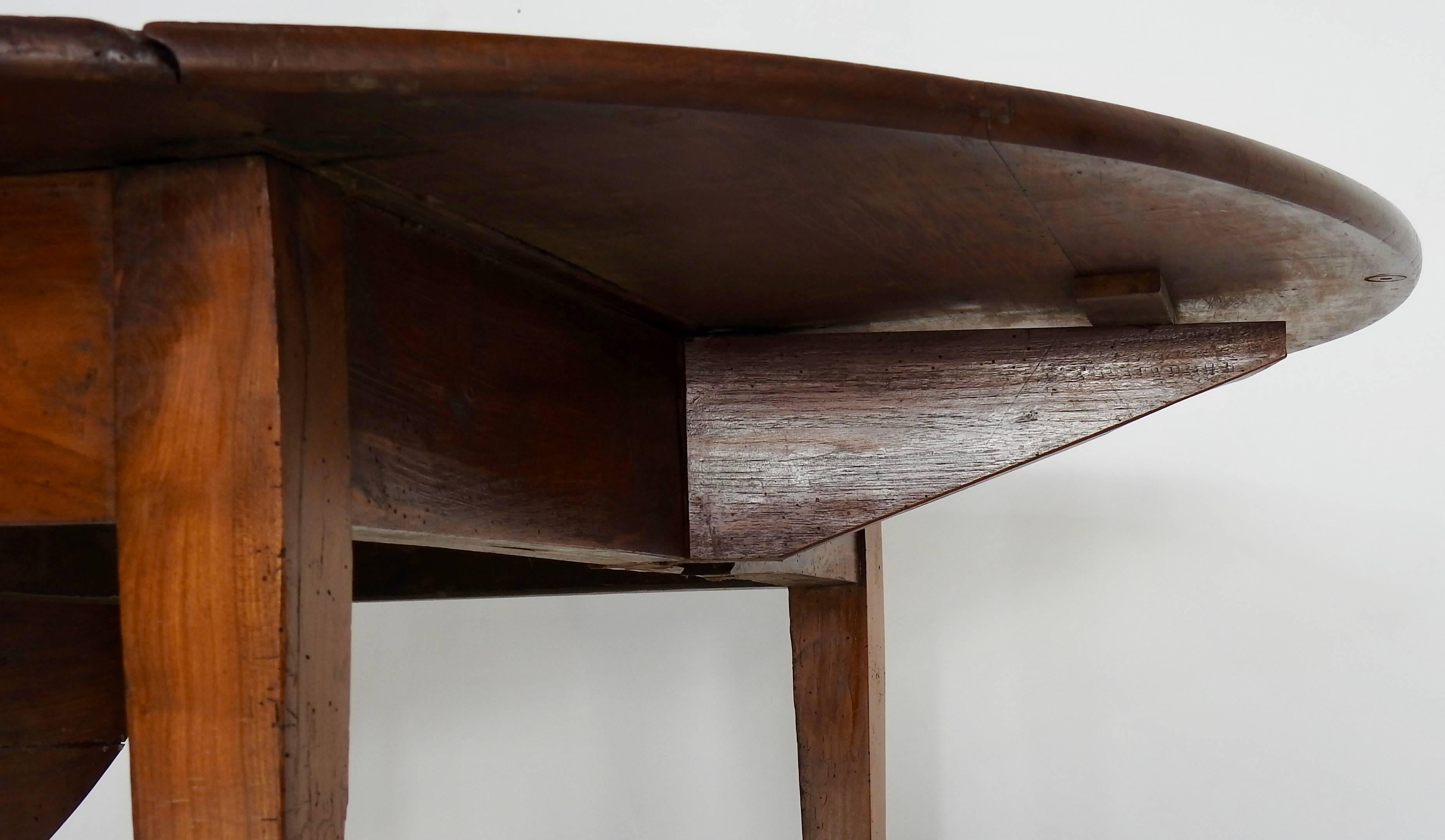 Late 18th Century Italian Walnut Drop-Leaf Table 1