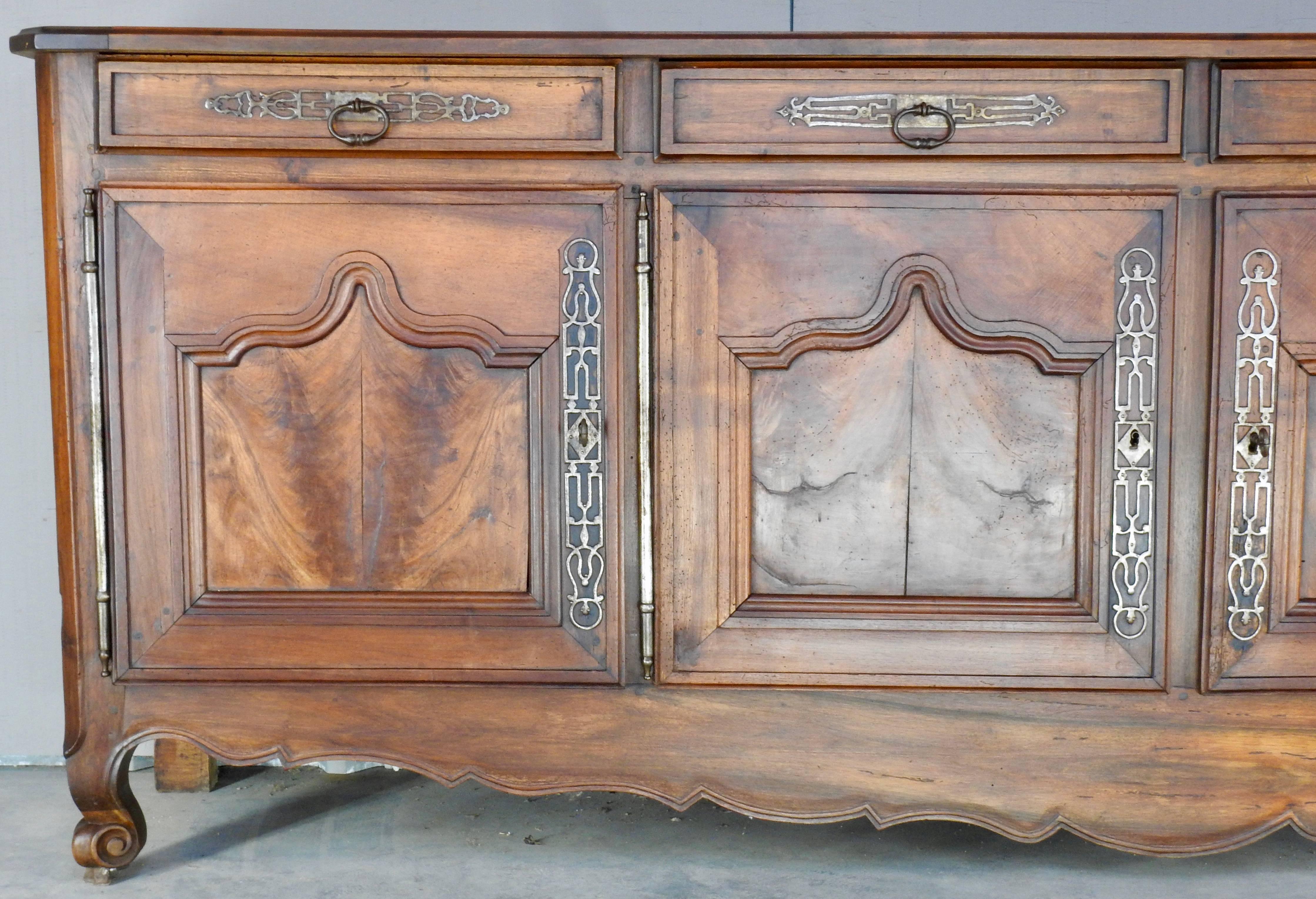 From the 19th century, this gorgeous piece is sure to make a statement. At 8.5' long, it has four doors across the front, topped with a drawer over each. Behind each door is shelving, and you can see the original chaffered board back. Beautiful