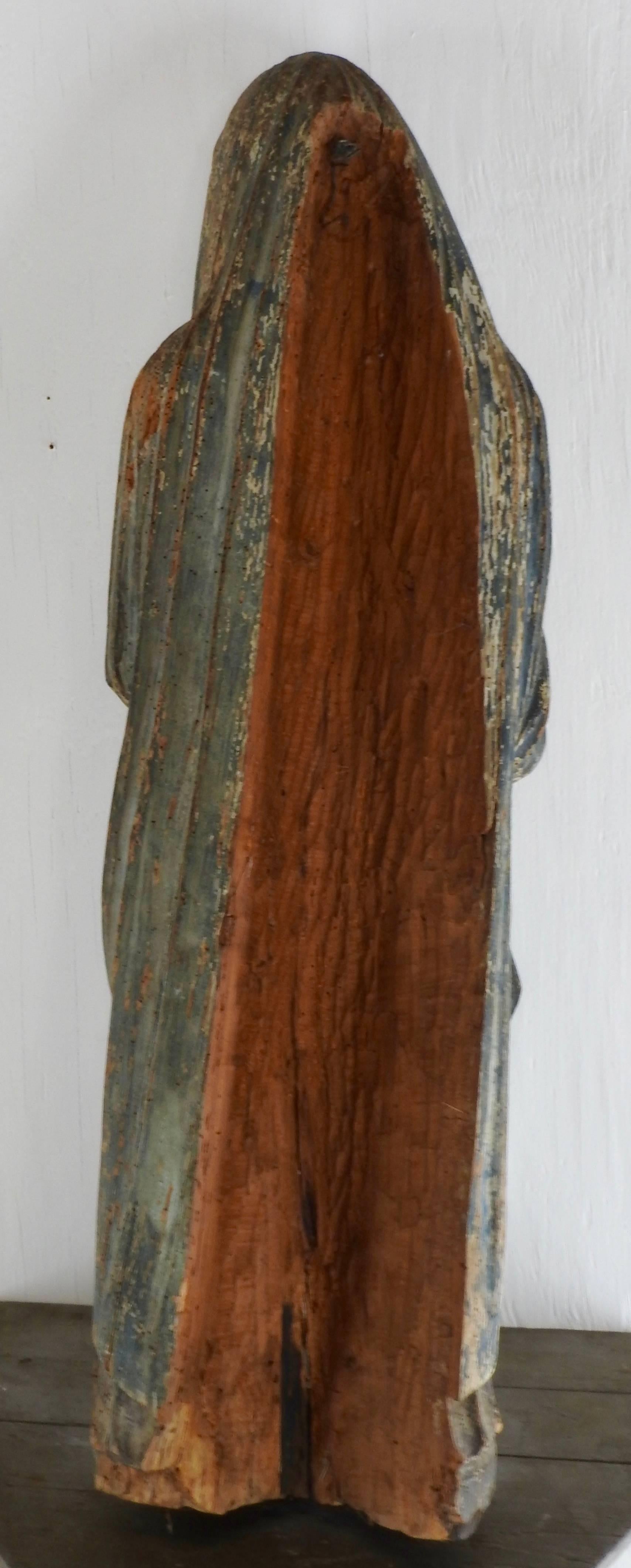 Early 17th Century Primitive Religious Wooden Carving of Virgin Mary In Good Condition In Cookeville, TN