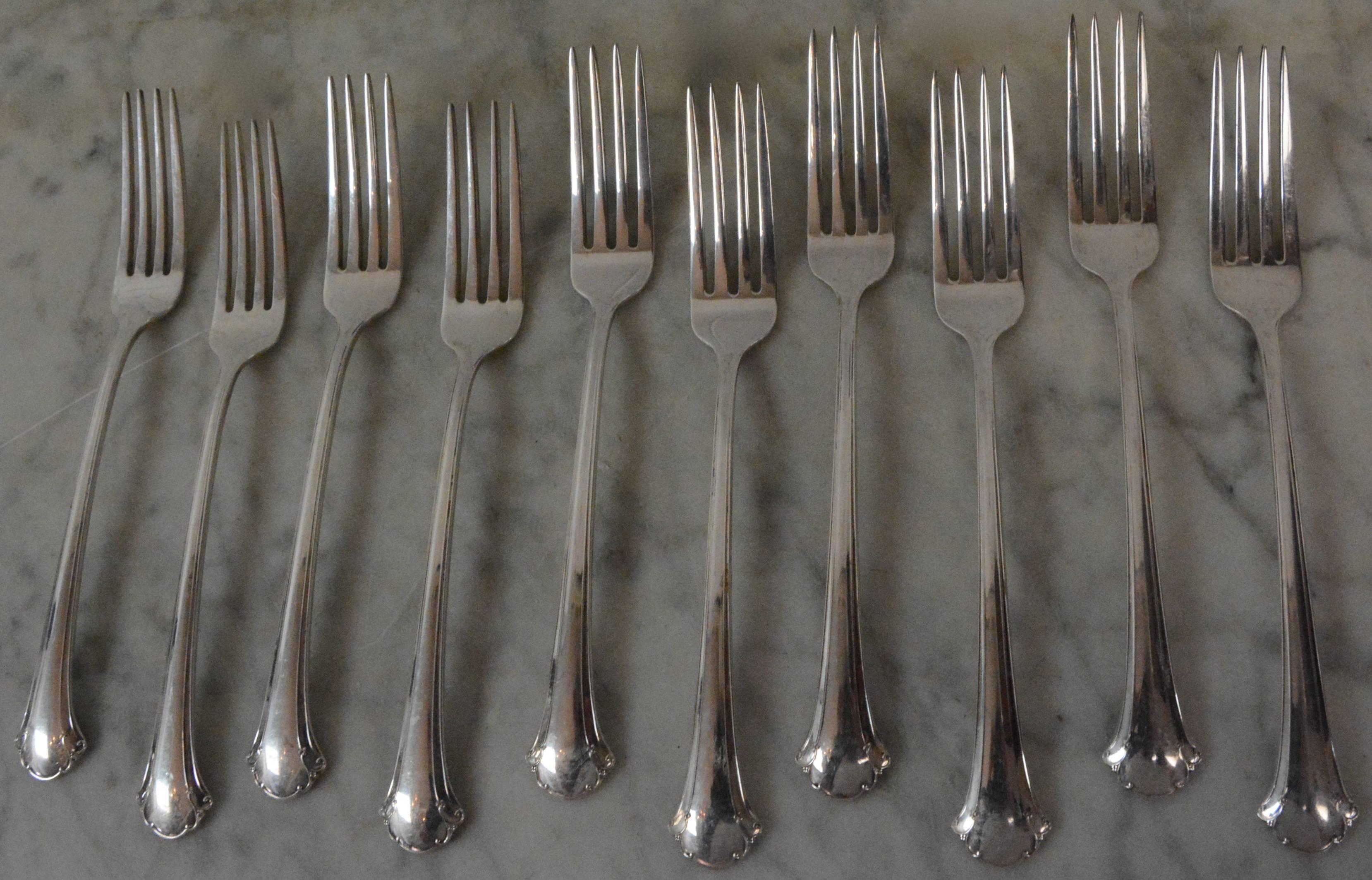 Towle Sterling Silver Flatware Set Chippendale Pattern 39 Pieces In Good Condition For Sale In Cookeville, TN