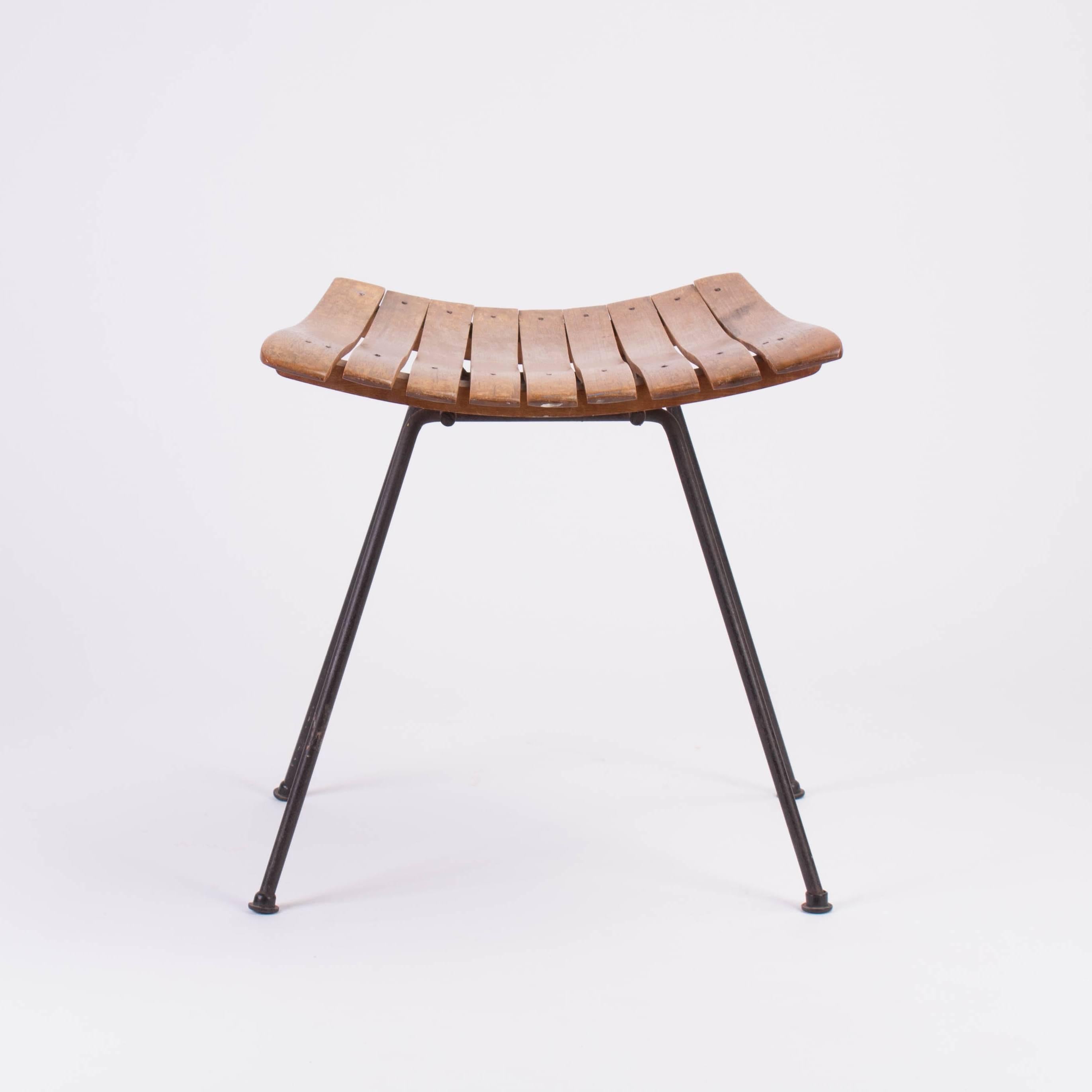 Mid-Century Modern vanity stool, design by Arthur Umanoff, circa 1960s, having a slat seat over wrought iron base.