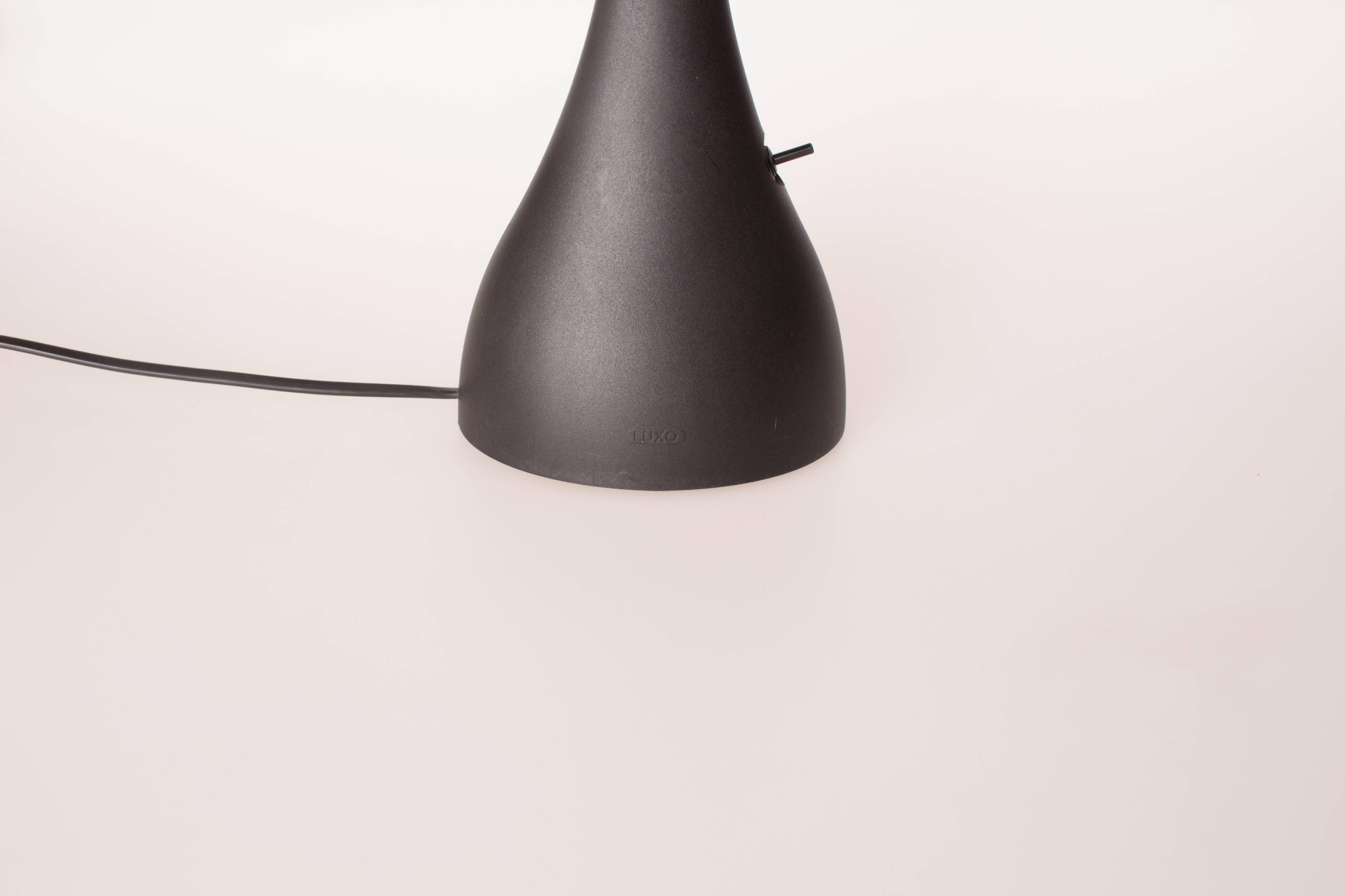 1990s Heron lamp by Japanese designer Isao Hosoe for Luxo. Design classic

Black plastic. Late 20th century. Height 65 cm.