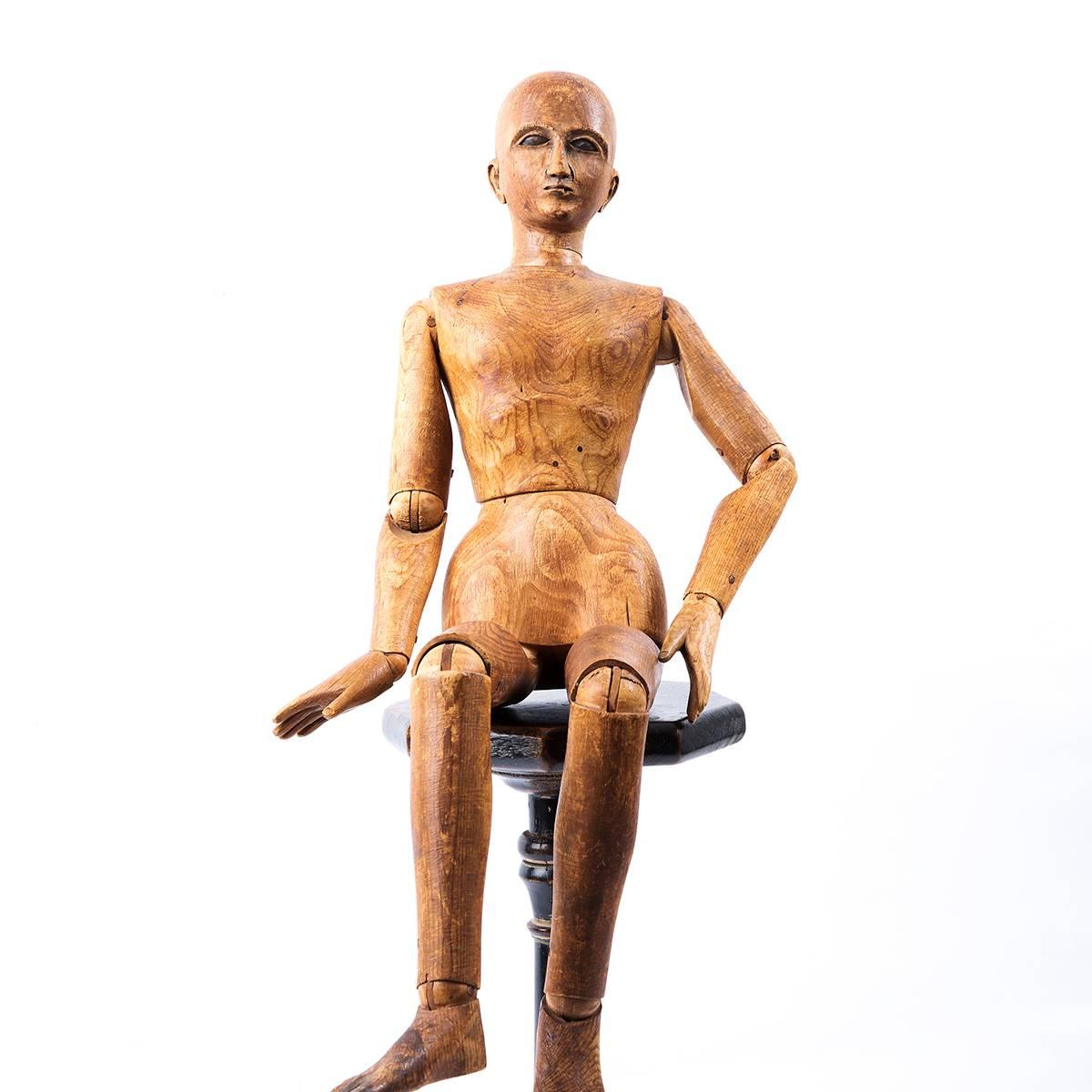 A lay model with articulated Limbs and beautifully crafted facial expressions. A rare finding in this condition, which has minor scratches and cracks, which has no implement on its overall look or functionality. This doll was sourced from United