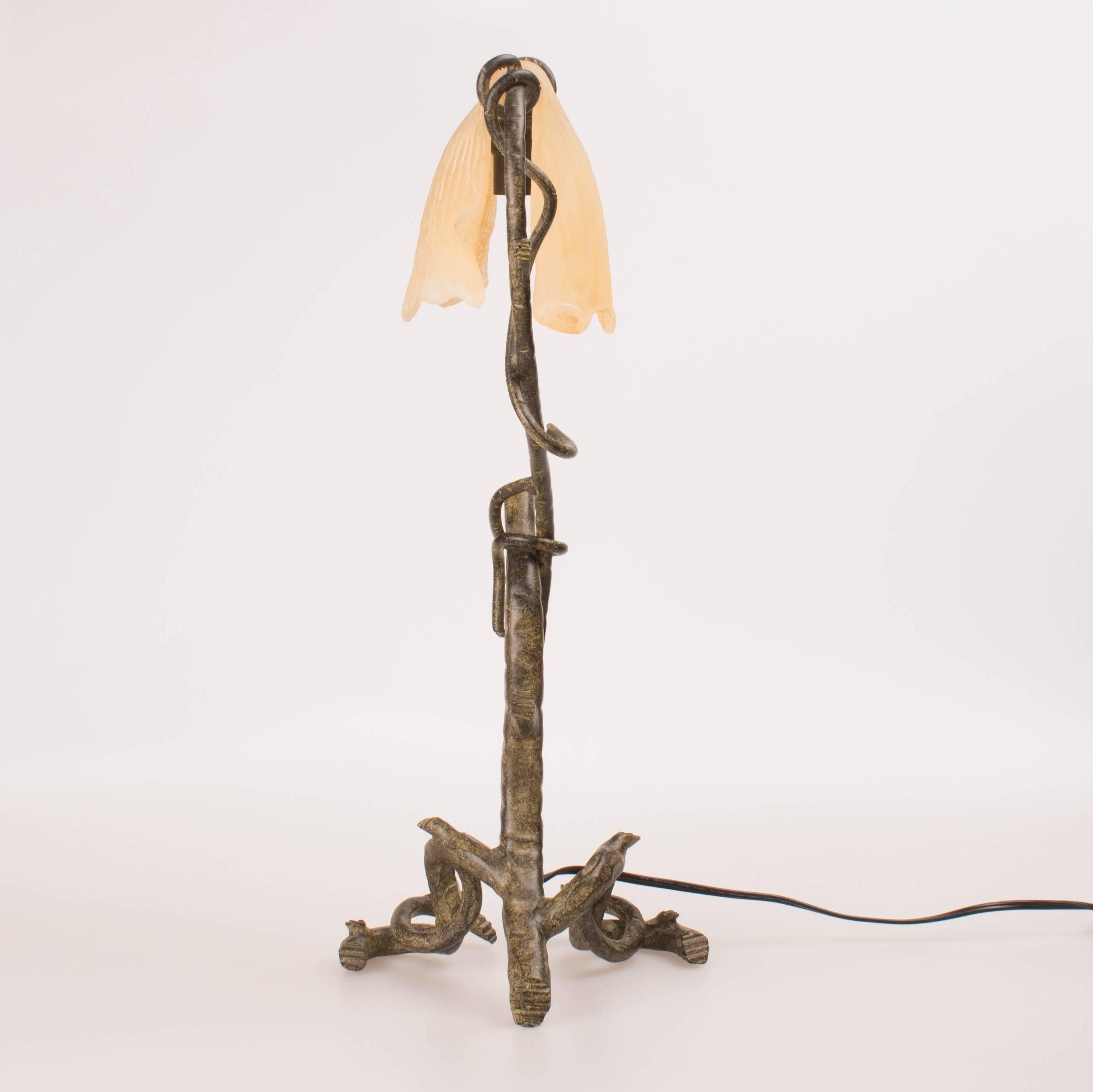 Late 20th century removable handkerchief table lamp made of Murano glass and bronze.