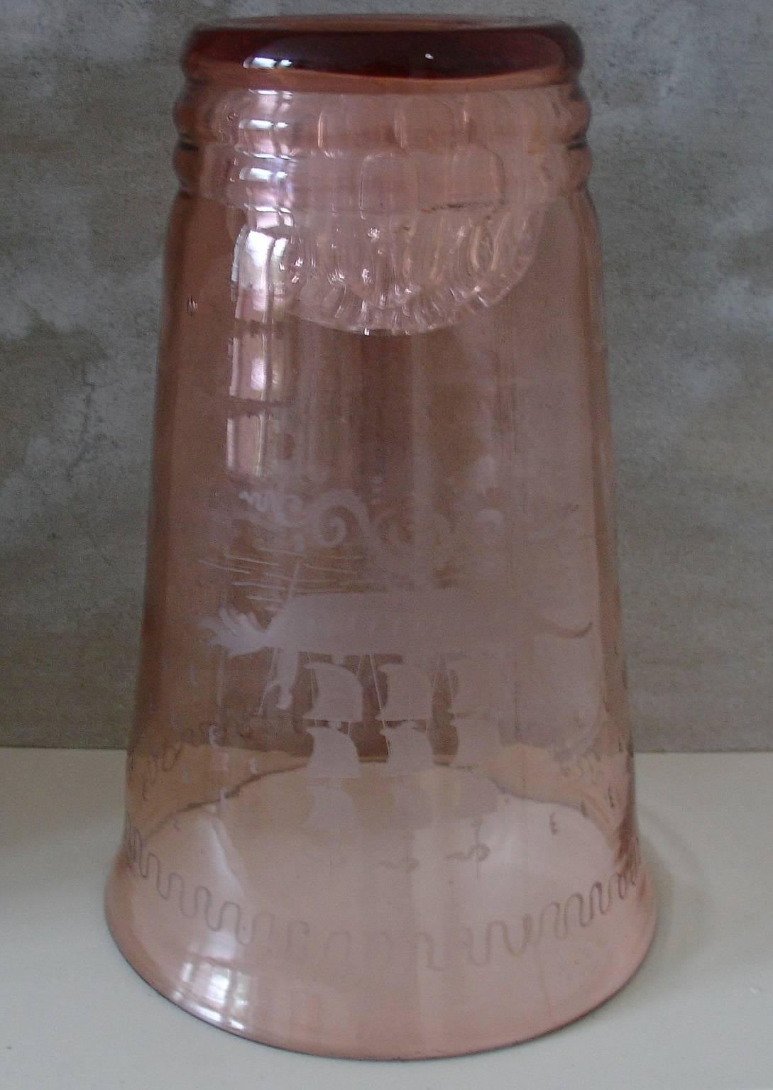 Tall Pink 1920s Glass Vase with Hand Etched/Engraved Ships Detail In Good Condition For Sale In London, GB