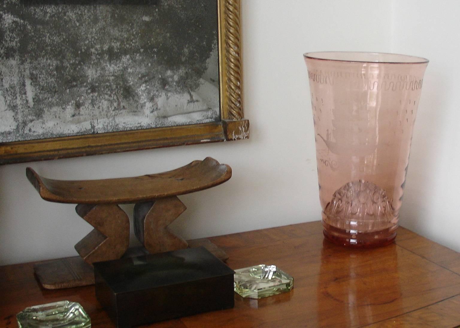 Tall Pink 1920s Glass Vase with Hand Etched/Engraved Ships Detail For Sale 2