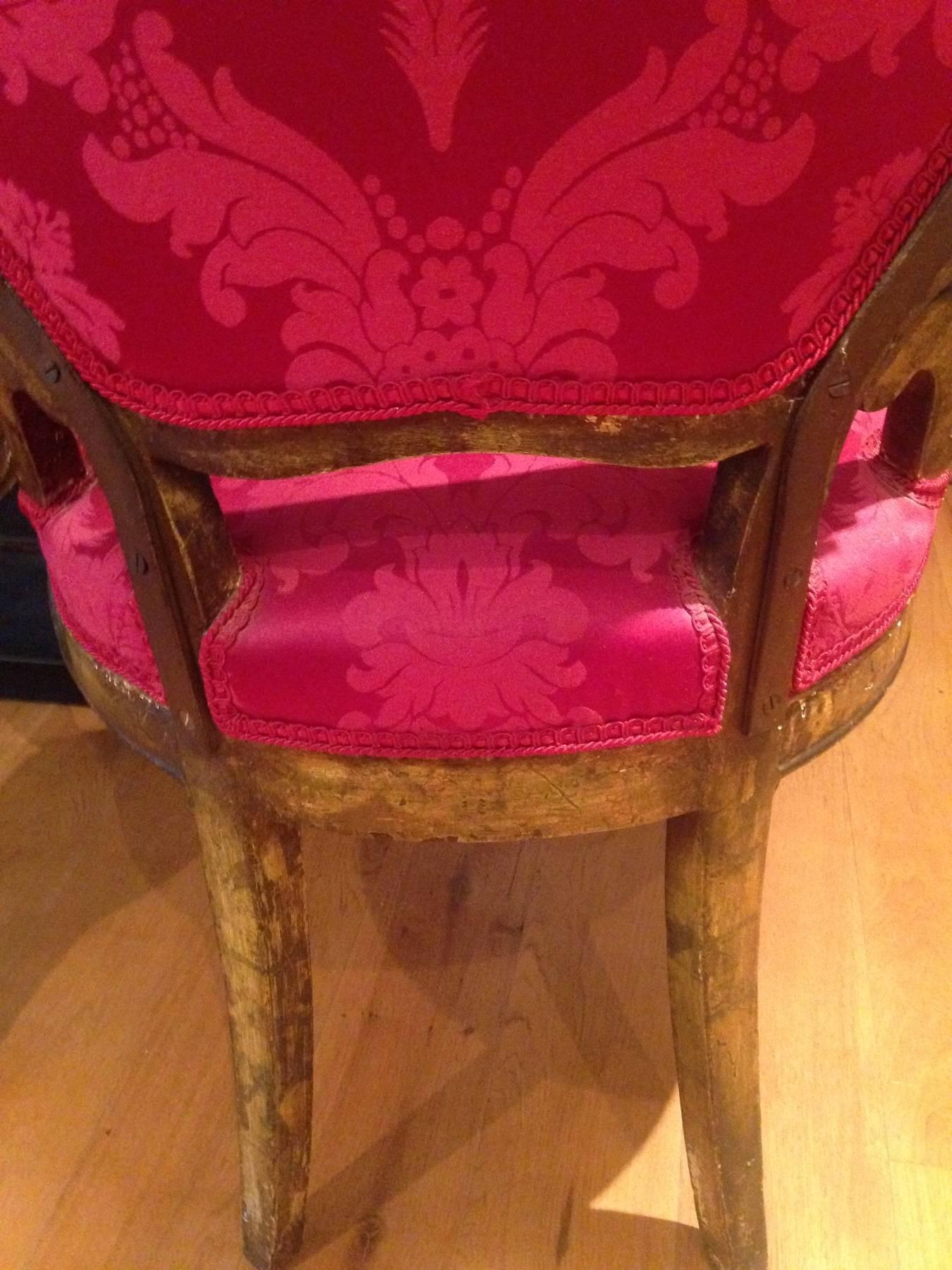 Pair of 18th Century Italian Baroque Giltwood Chairs Upholstered in Damask For Sale 1