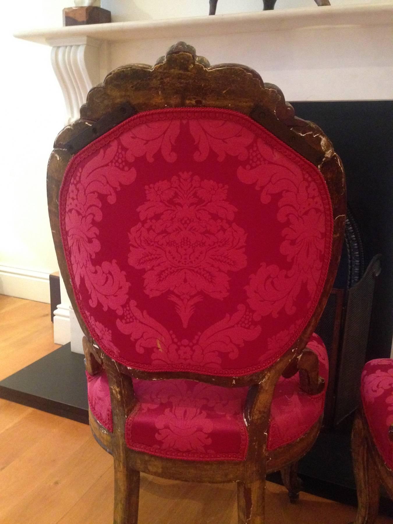 Pair of 18th Century Italian Baroque Giltwood Chairs Upholstered in Damask For Sale 2