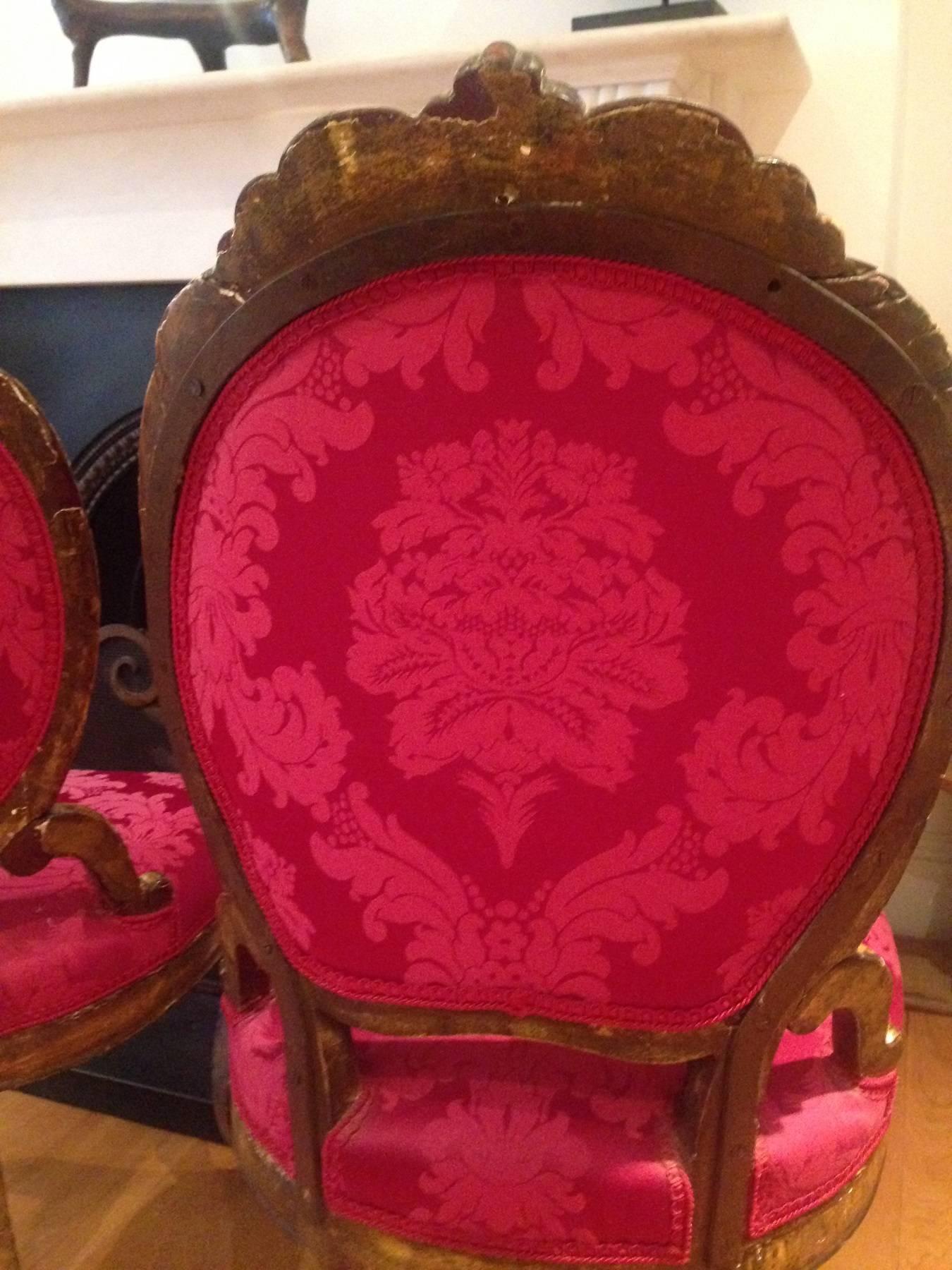 Pair of 18th Century Italian Baroque Giltwood Chairs Upholstered in Damask For Sale 3