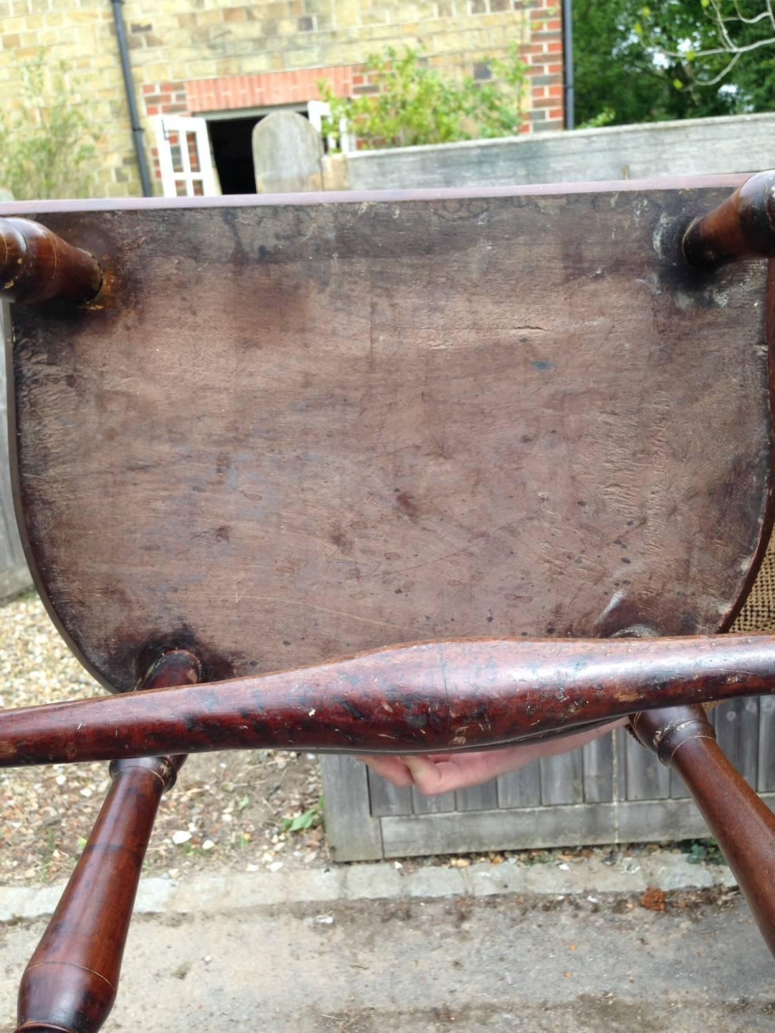 American Colonial Pair of Rare Windsor Jamaican Comb Back Mahogany Chairs, circa 1820s For Sale