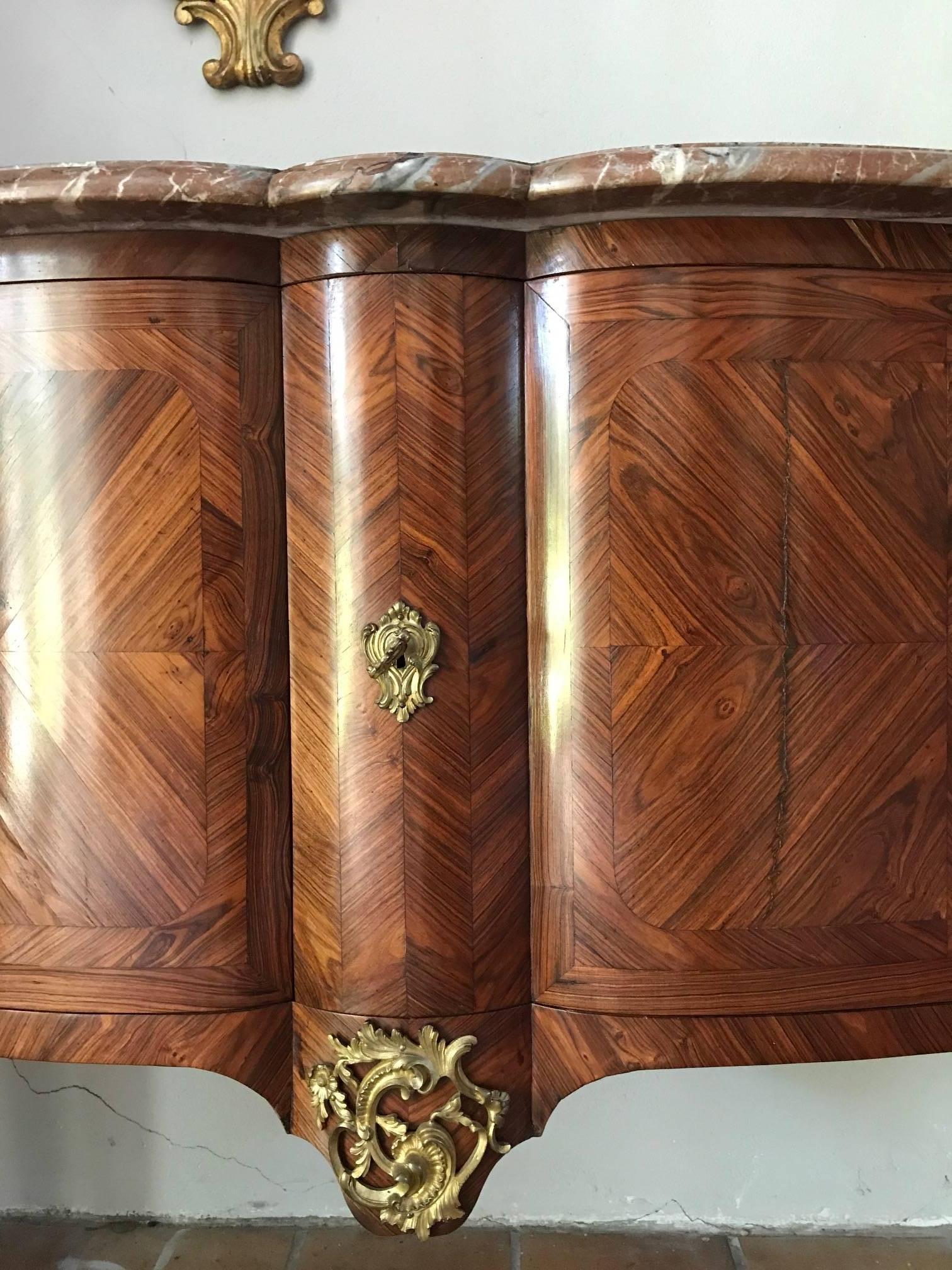 French Louis XV Style Enfilade Buffet Credenza with Marquetry Early 19th Century 1