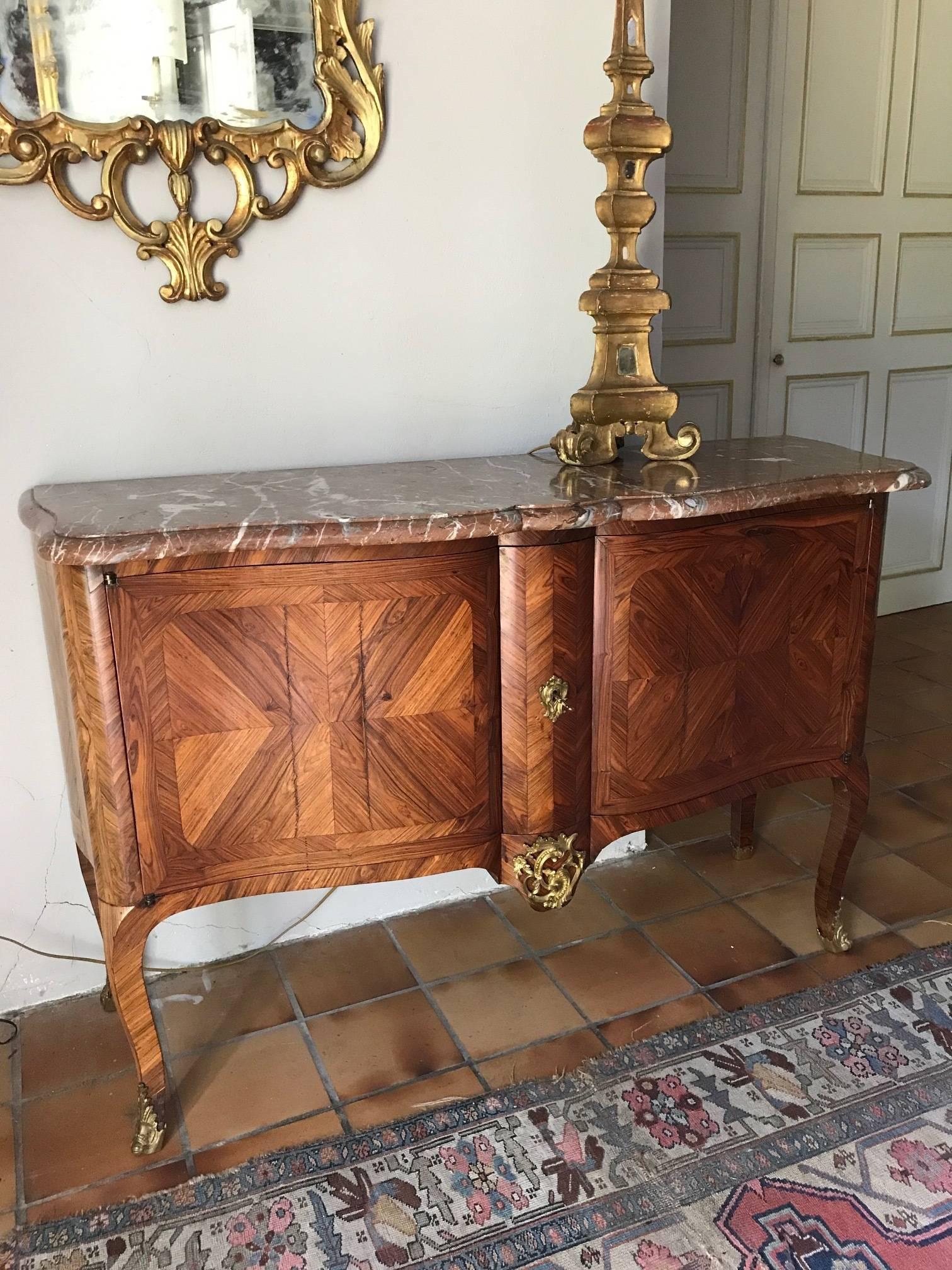 French Louis XV Style Enfilade Buffet Credenza with Marquetry Early 19th Century In Good Condition In London, GB