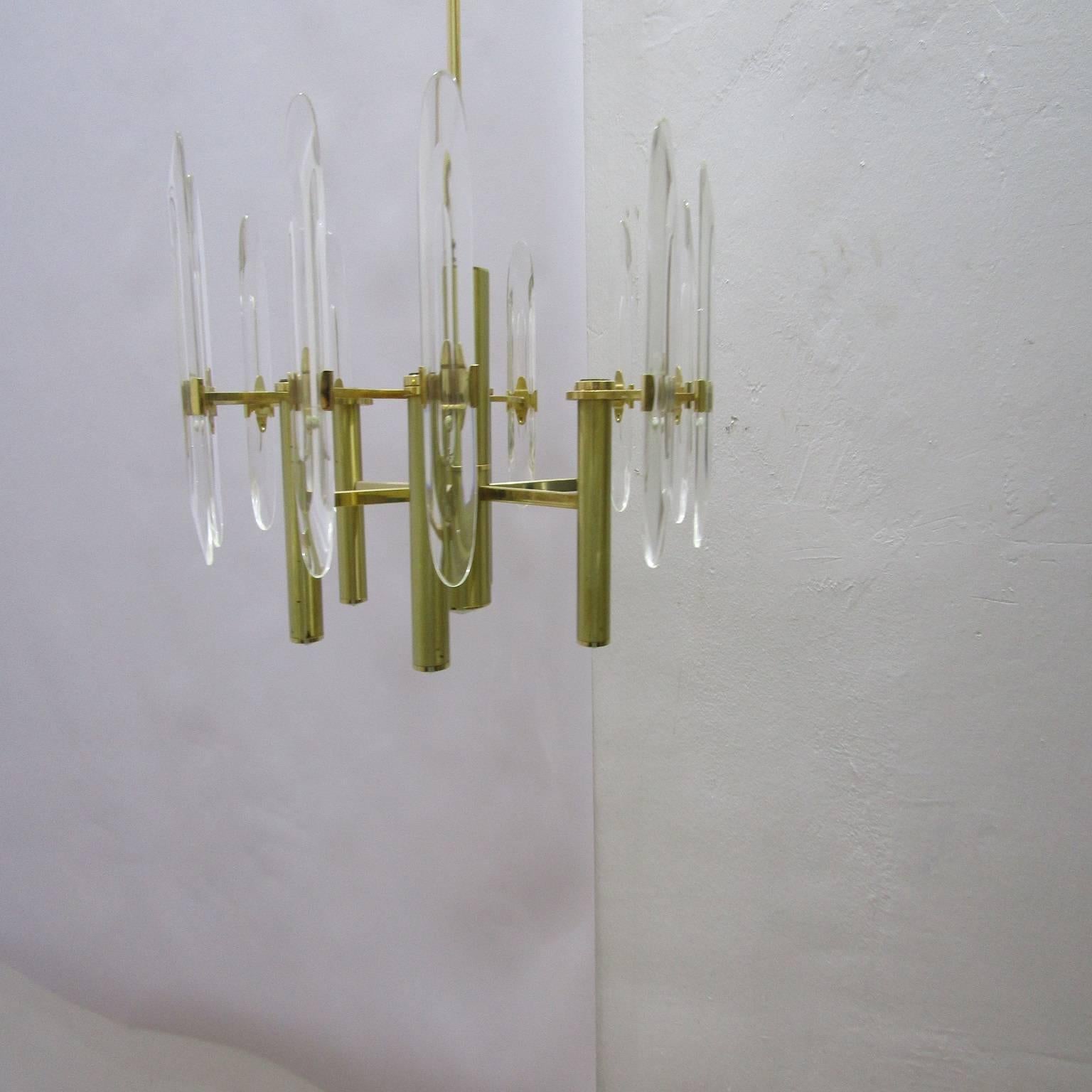 Gaetano Sciolari gold-plated chandelier six lights, the second half of the 20th century chandelier in excellent condition with removable crystals.