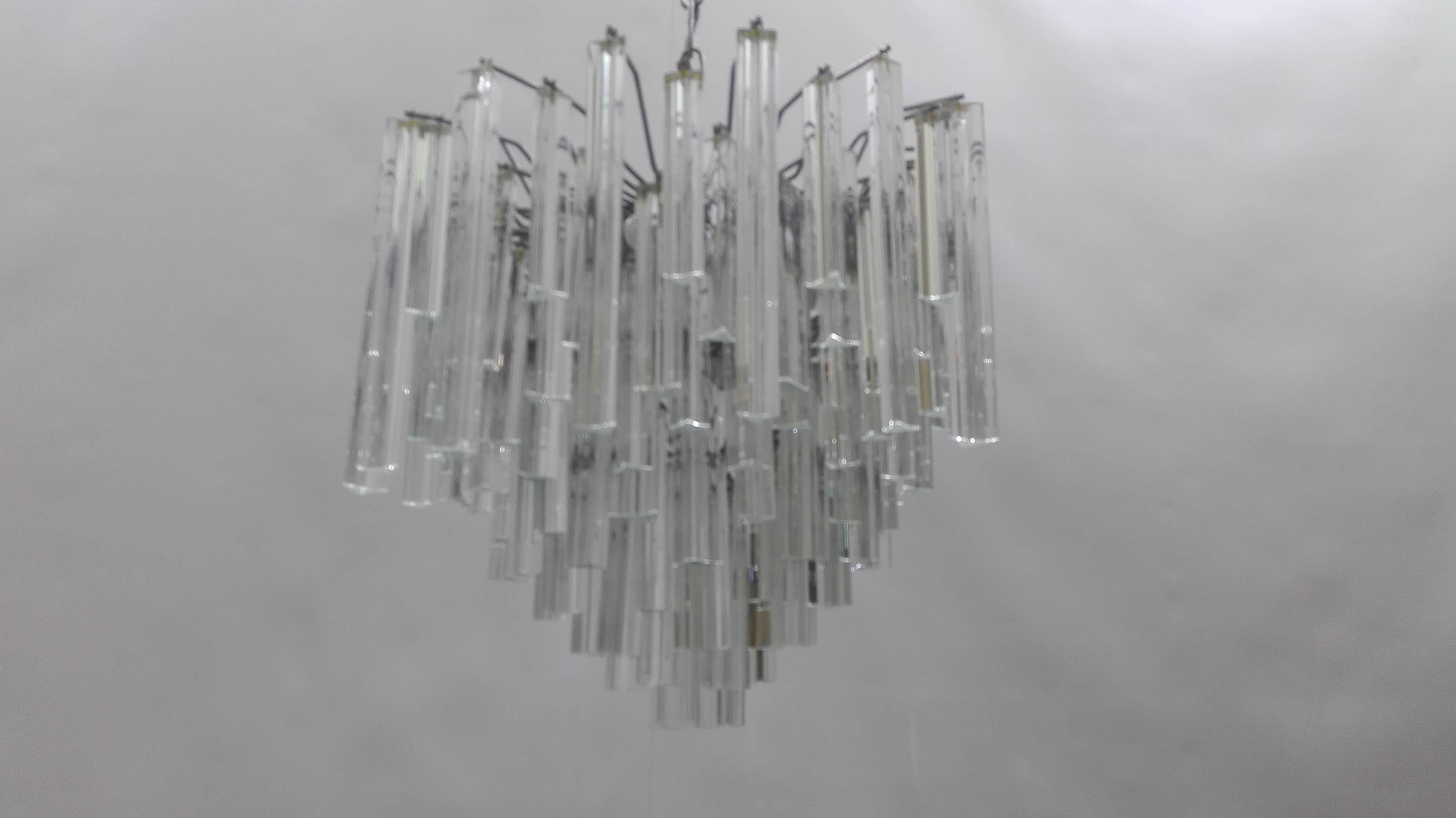 
Paolo Venini chandelier hanging glass pendants prism make this chandelier. And 'Italian and in most levels cage was silver plated.