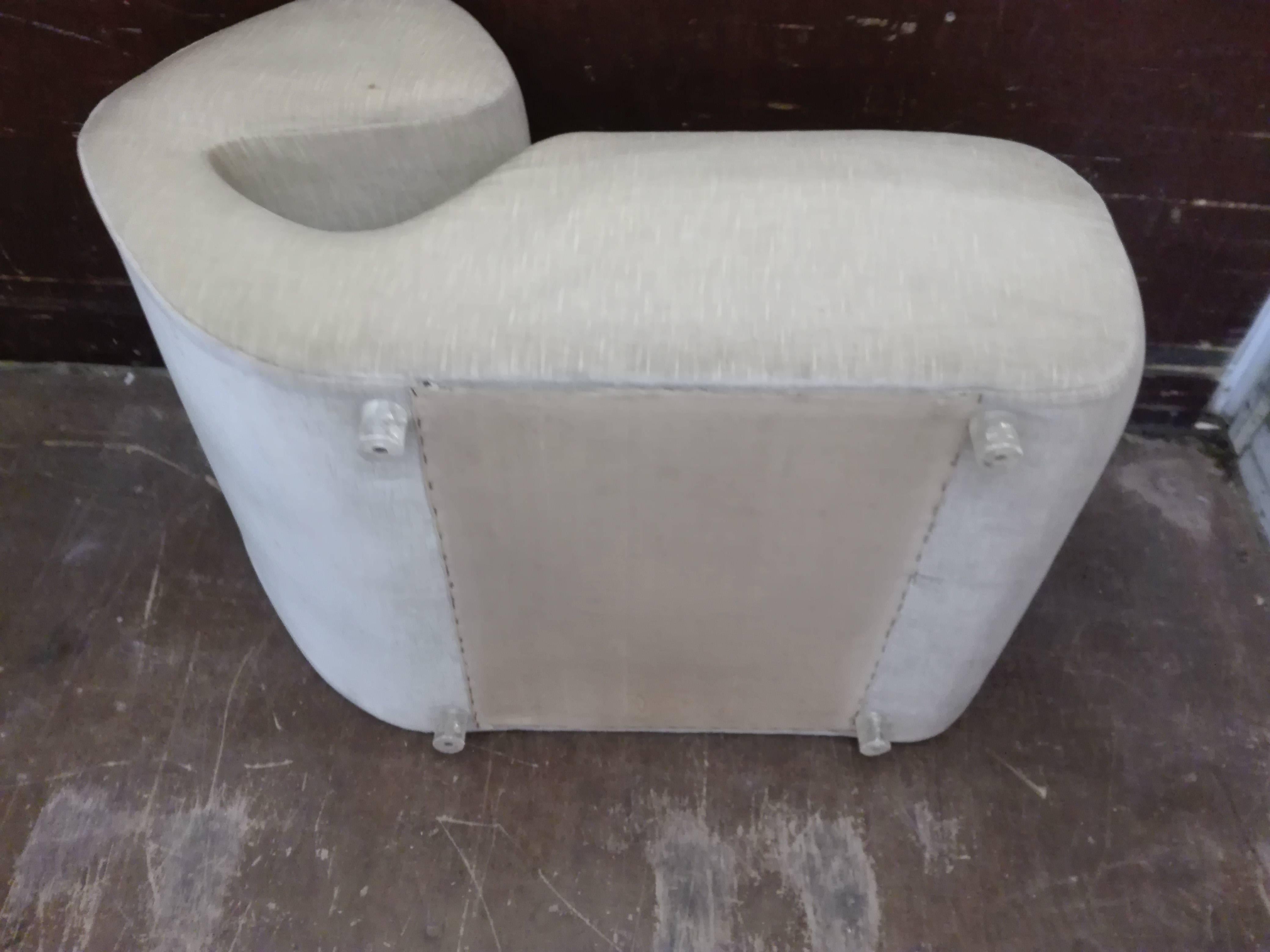 Pair of Italian Mid-Century Modern Curvilinear Lounge Chairs, 1970 2