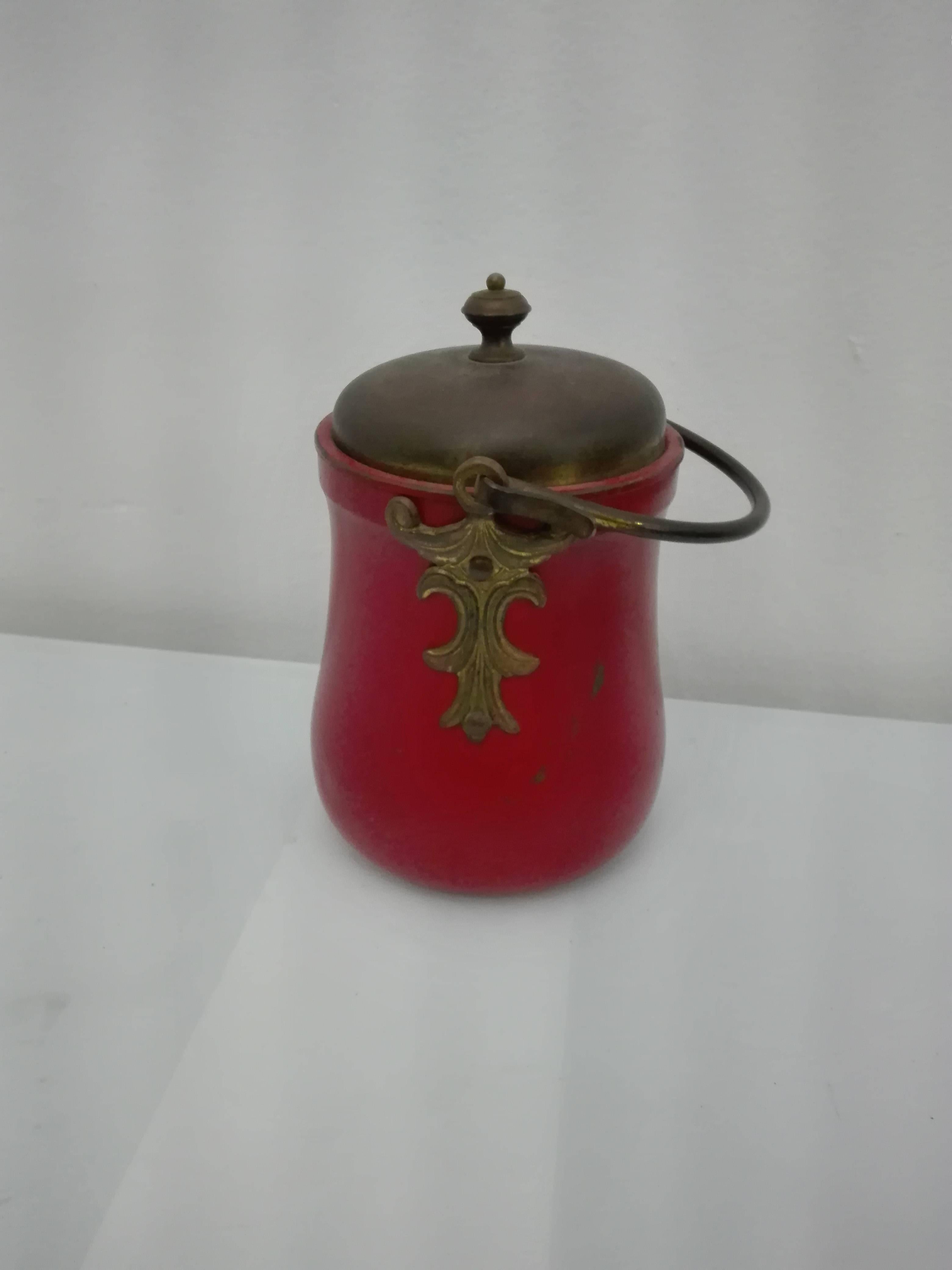 Spectacular ice bucket from the 1960s, Aldo Tura design. Made of brass, the main color red, is an object increasingly sought after by collectors, also present in major design auctions.