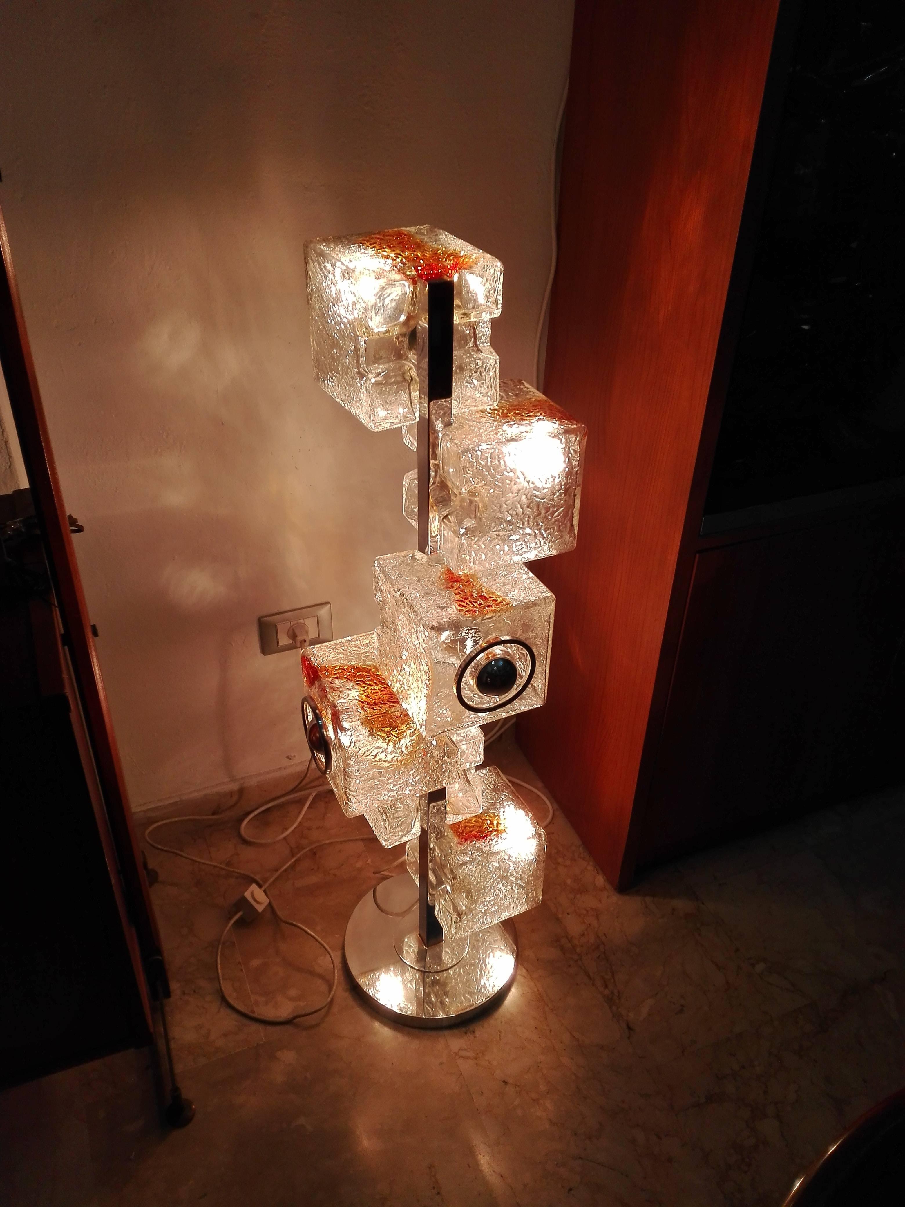 Made of Murano blown glass.
It has a marble base and a chromed metal base.
Glass elements with different positions of light
When lit, this lamp creates a magical and relaxing atmosphere.
In perfect original condition.