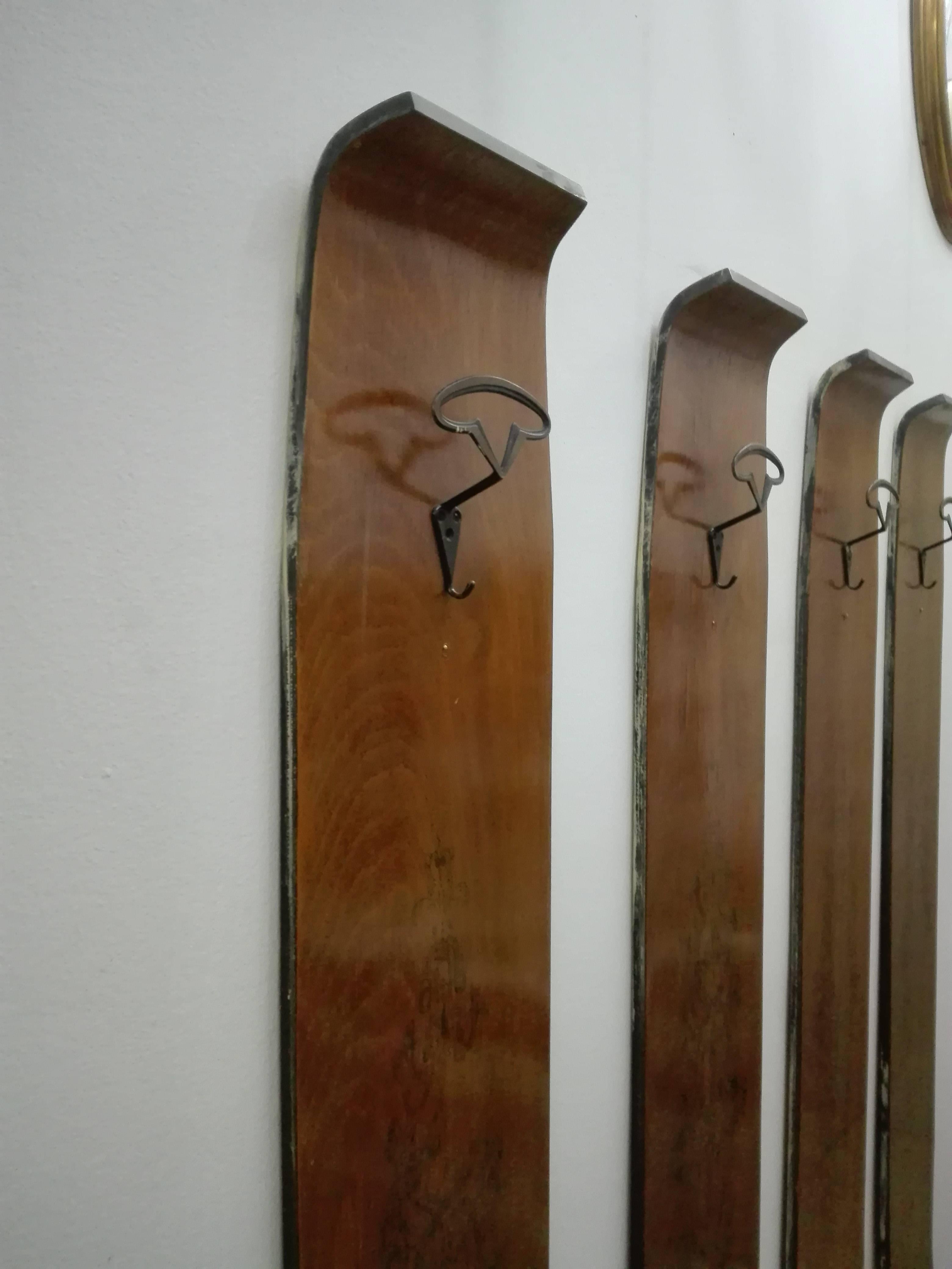 four elements in vintage teak coat hanger with drawings attribution Campo e Graf In Good Condition For Sale In Palermo, Italia
