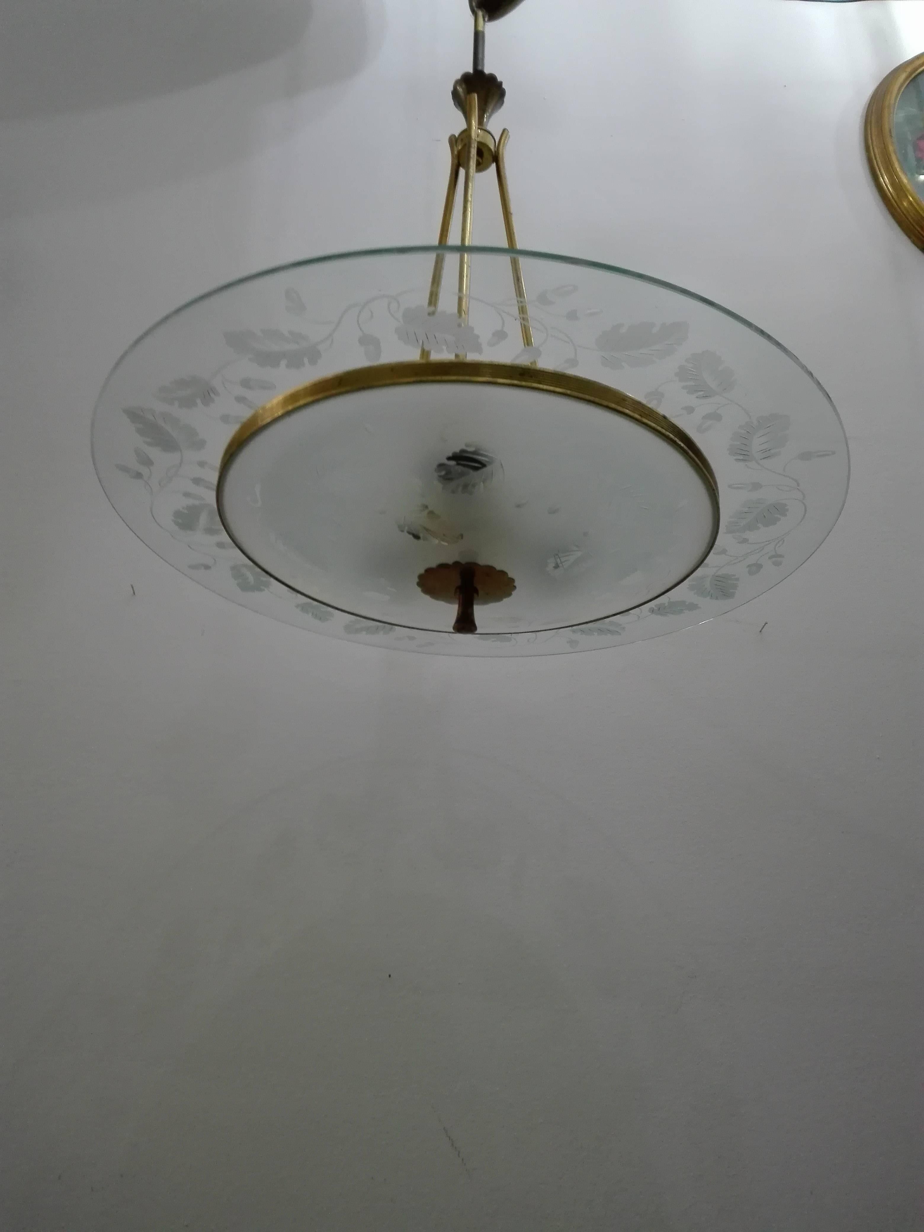 Hand-Crafted Fontana Arte, Pietro Chiesa, Brass and Chiselled Glass Chandelier For Sale