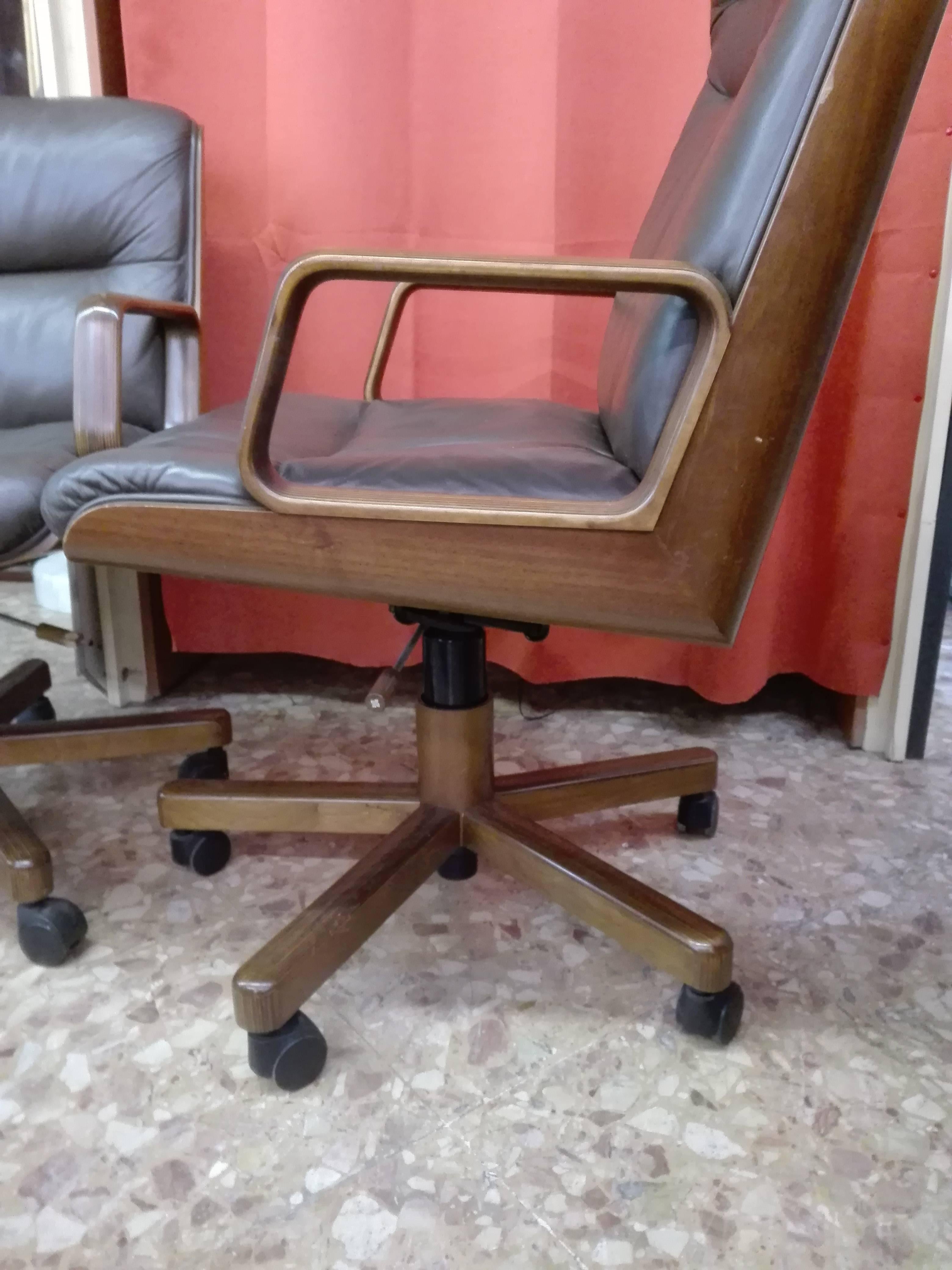 Presidential Armchair with High Back and Solid Wood Arms In Excellent Condition In Palermo, Italia