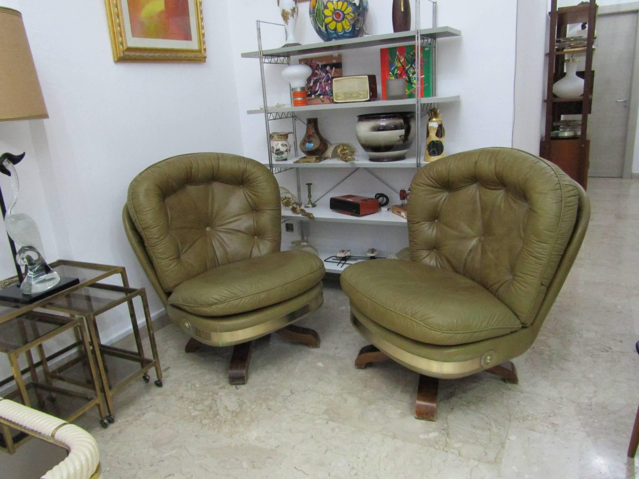 Pair of Majestic Design Armchairs In Good Condition In Palermo, Italia